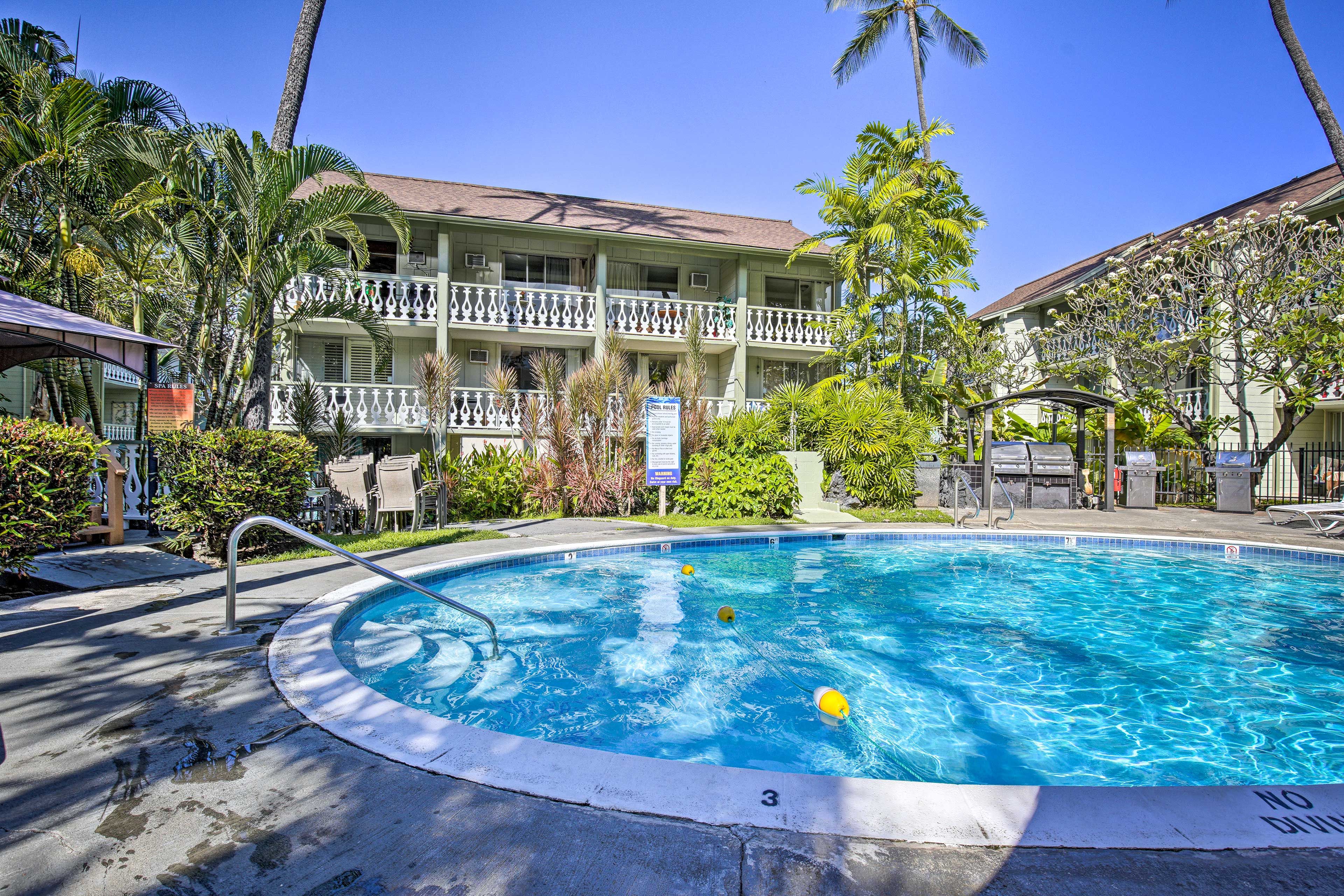Community Amenities | Outdoor Pool