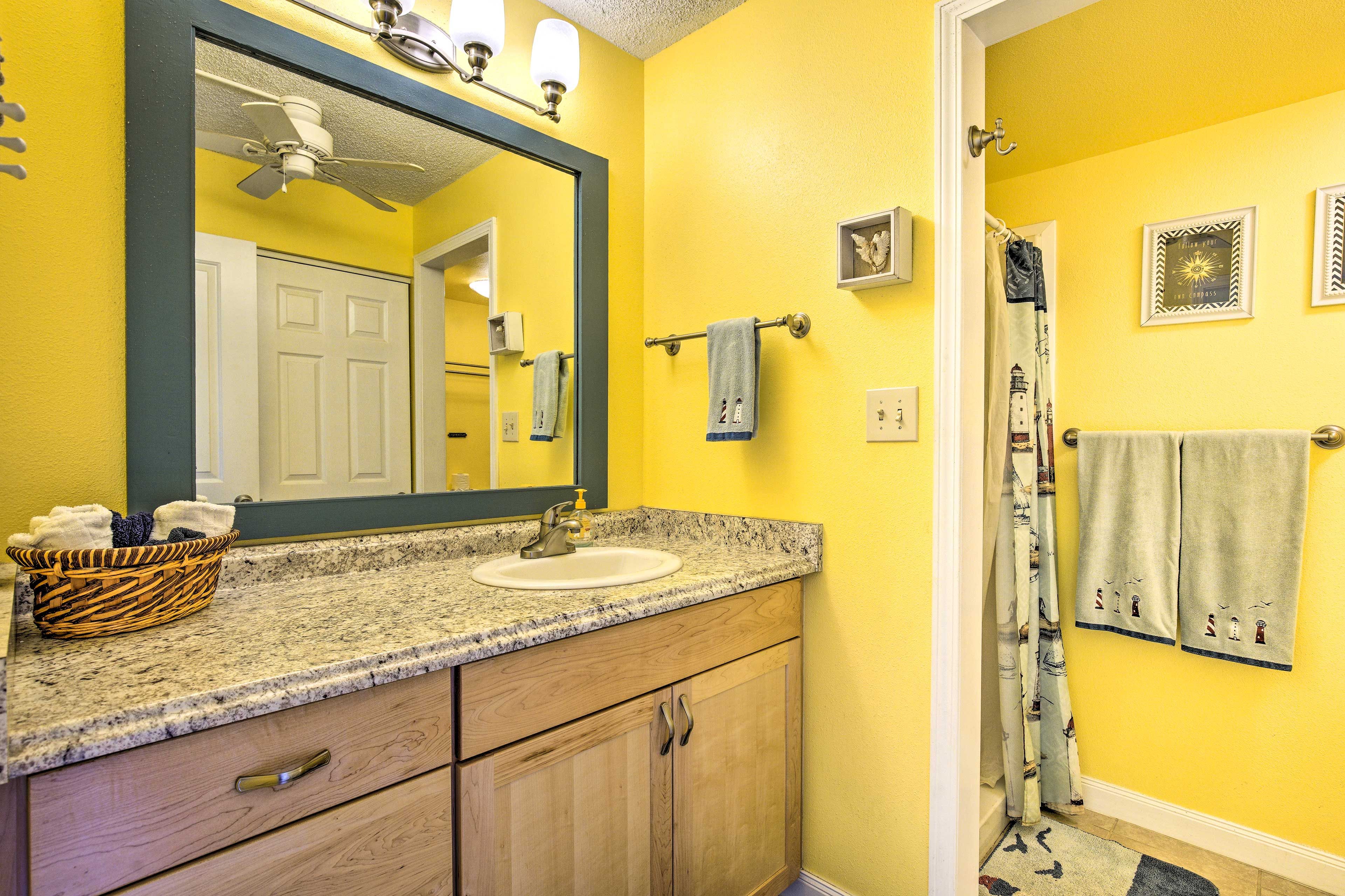 Full Bathroom | Linens & Towels