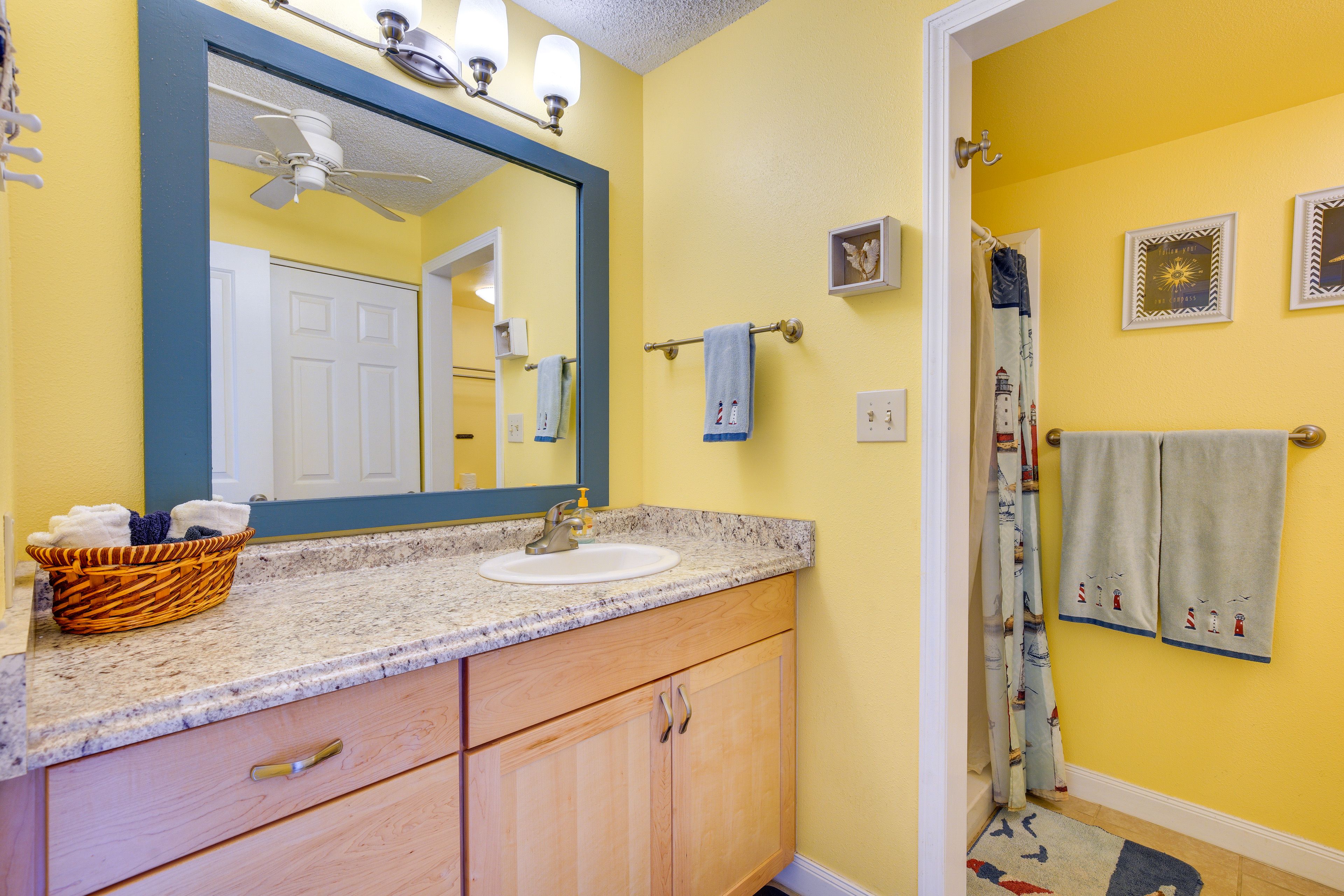 Full Bathroom | Linens & Towels