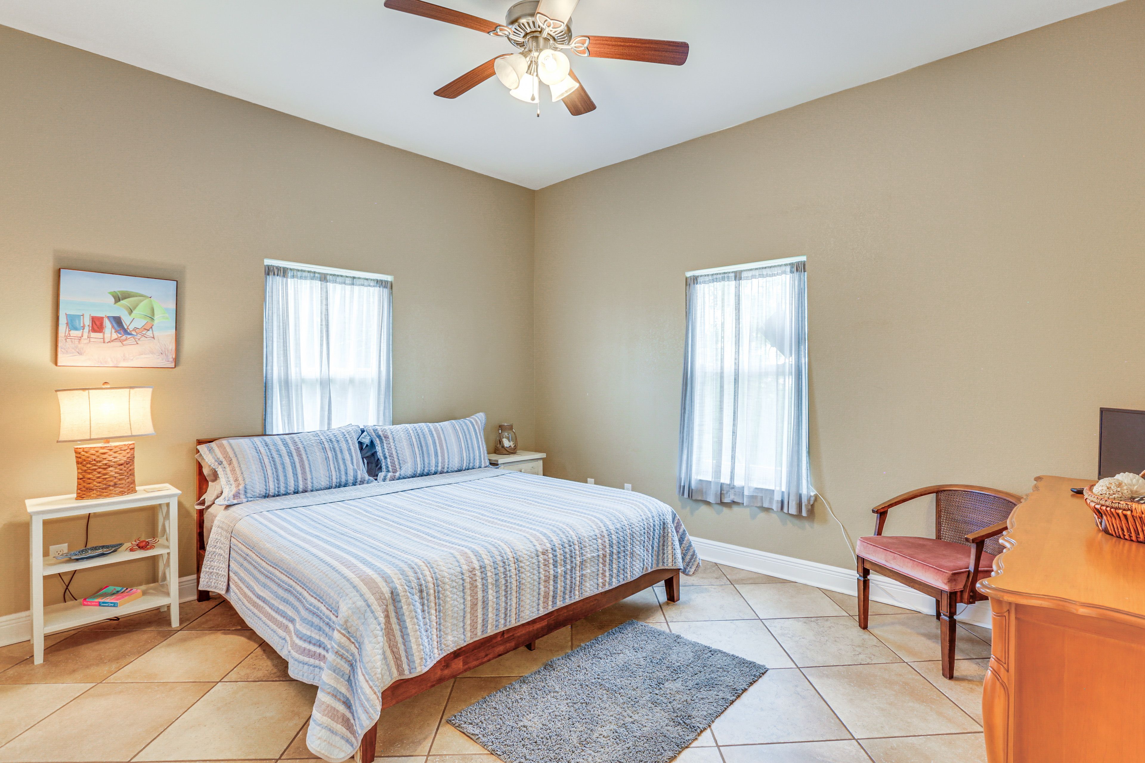 Bedroom 1 | Queen Bed