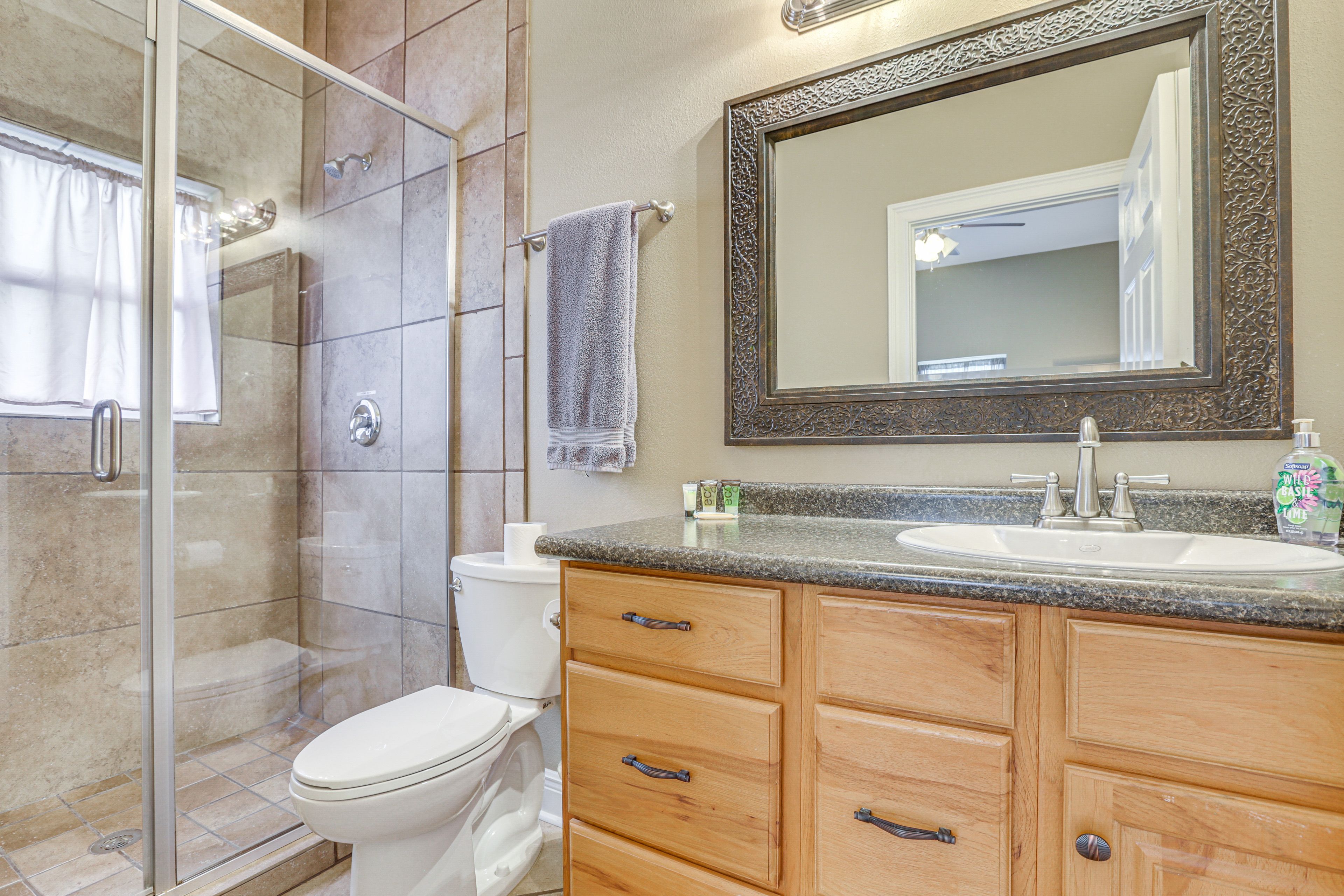 Full Bathroom | Linens & Towels