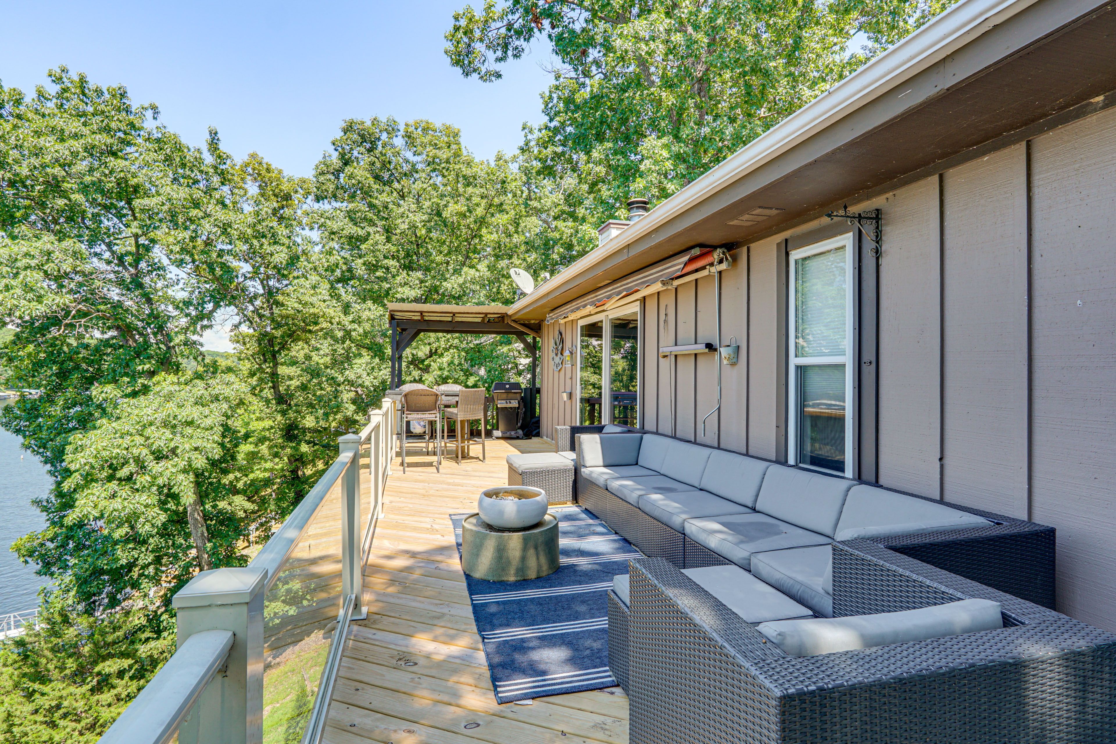 Deck | Outdoor Dining Area | Gas Grills