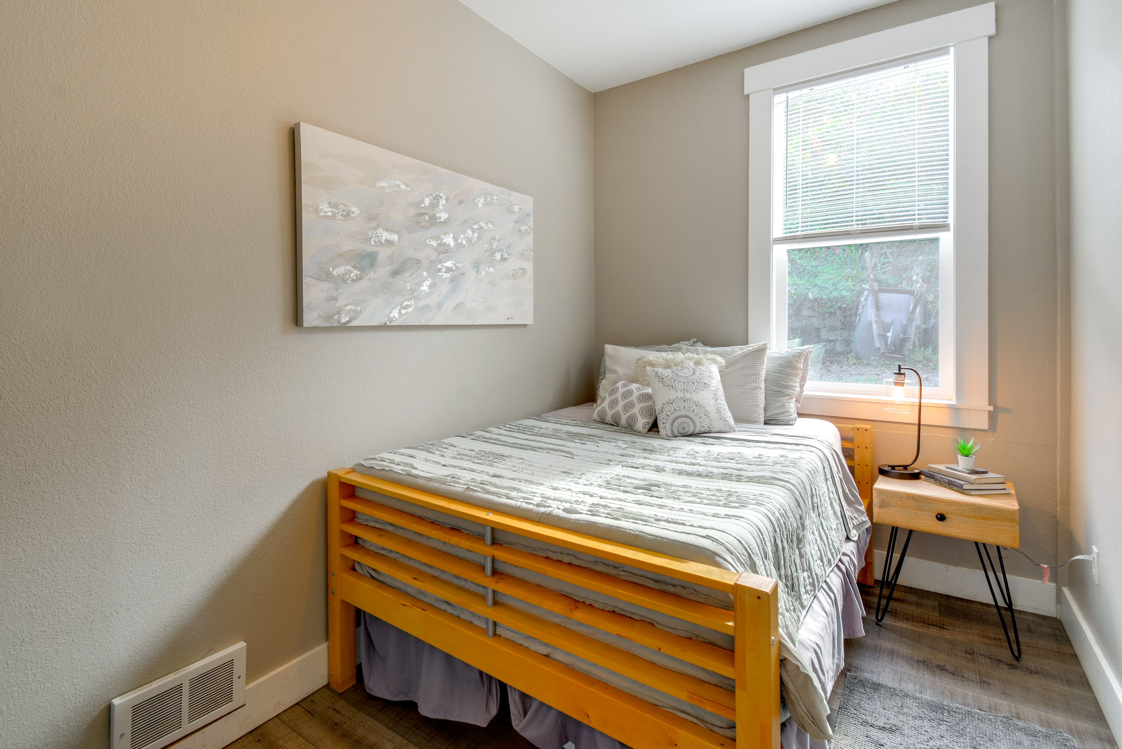 Bedroom 2 | Full Bed | Smart TV