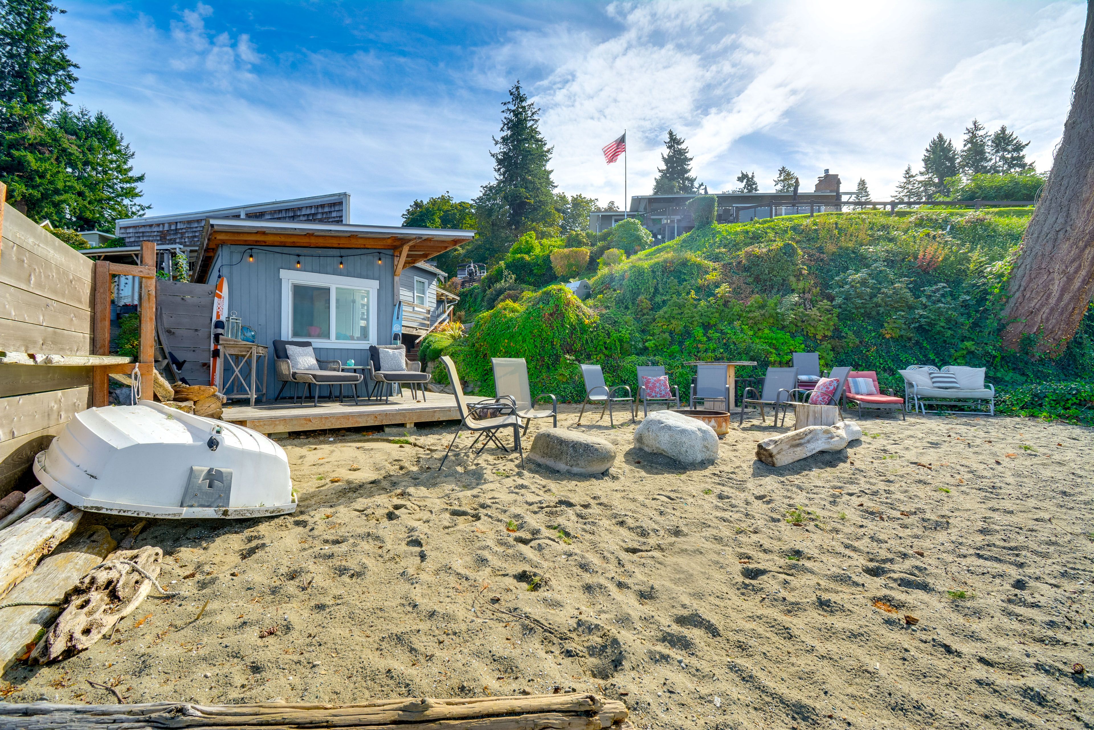 Private Beach | 4 Kayaks & 1 Paddle Board Provided | Fire Pit