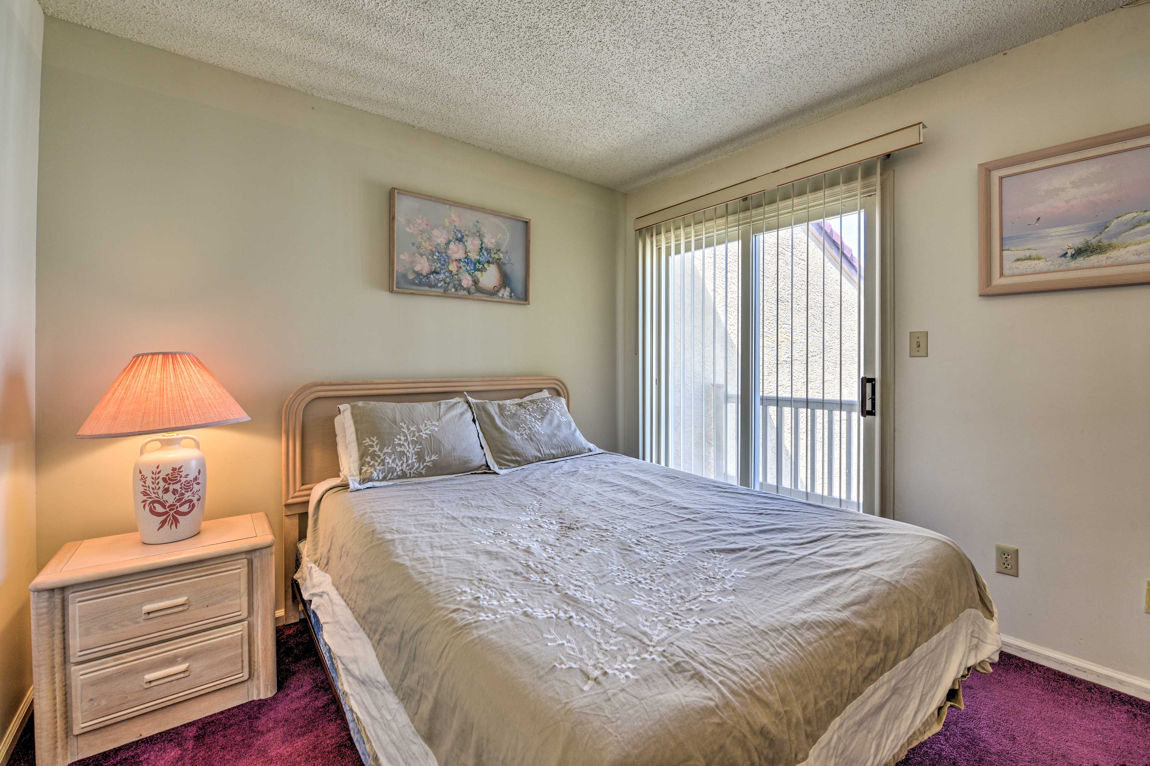 Master Bedroom | Queen Bed