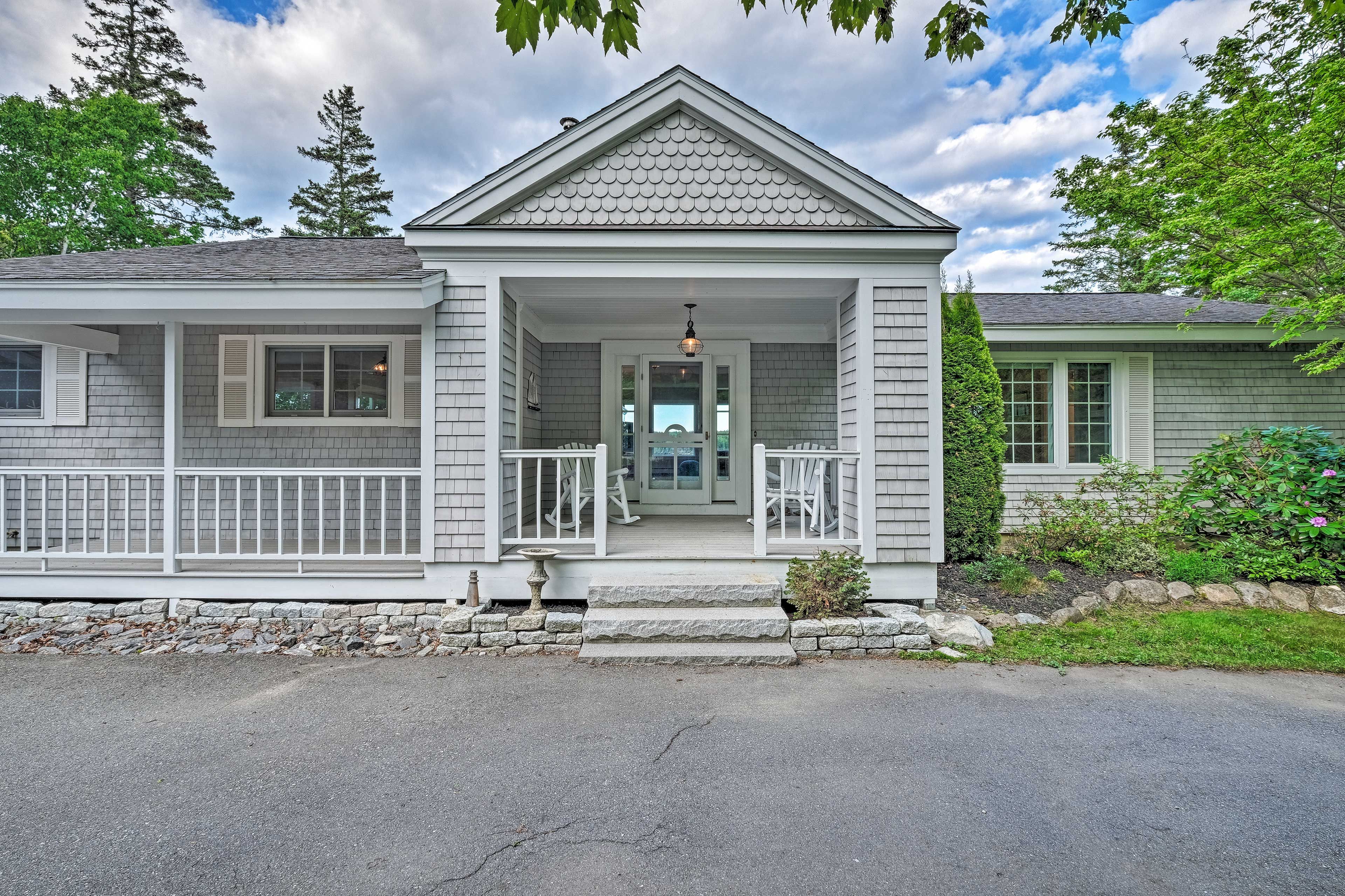 Parking | Driveway (2 Vehicles) | Garage (1 Vehicle) | Street Parking