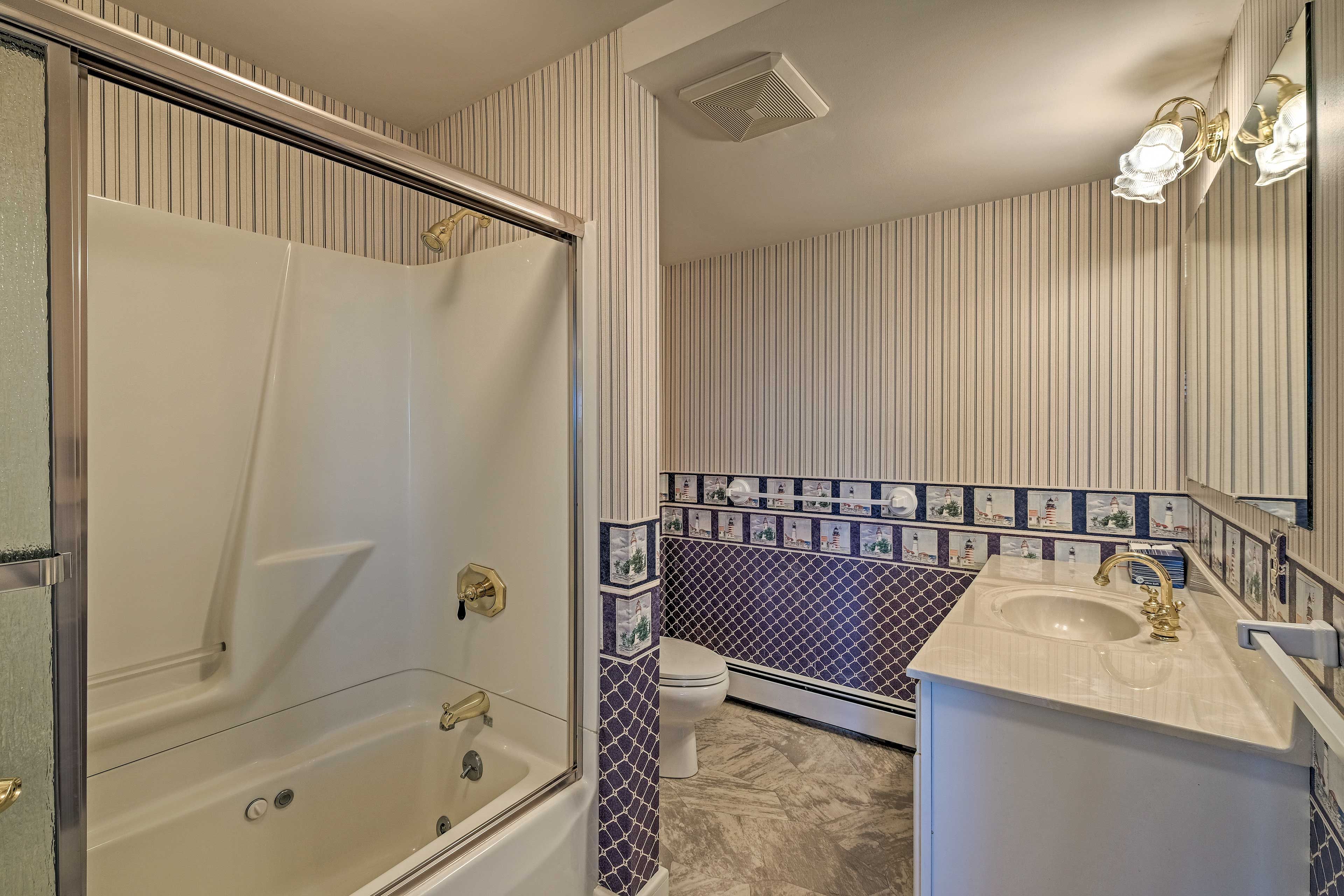 Full Bathroom | Linens & Towels