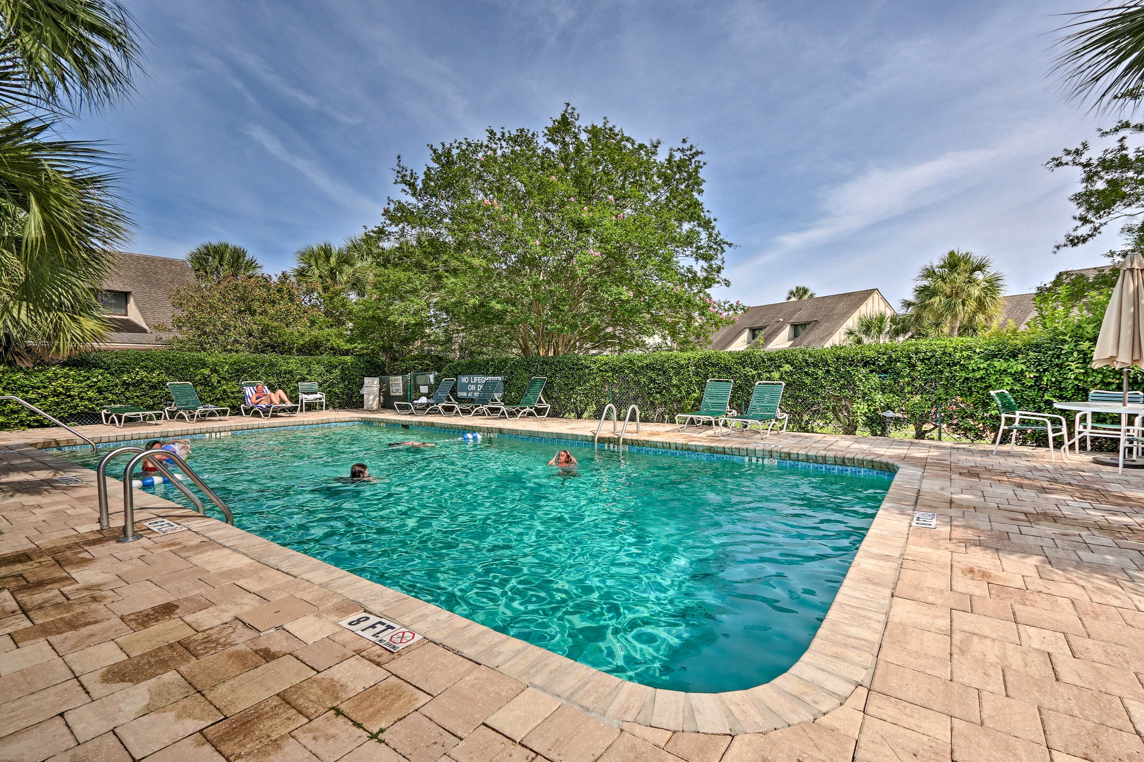 Palmetto Dunes Community | Community Amenities | Outdoor Pool