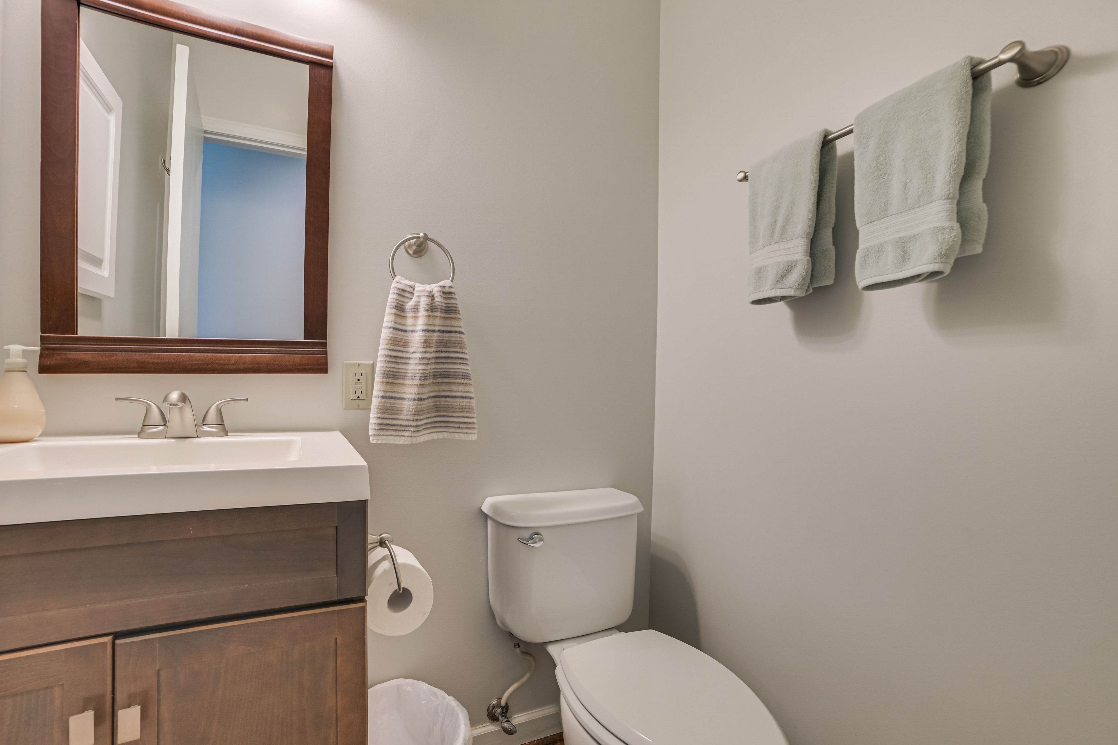 Half Bathroom | Linens & Towels