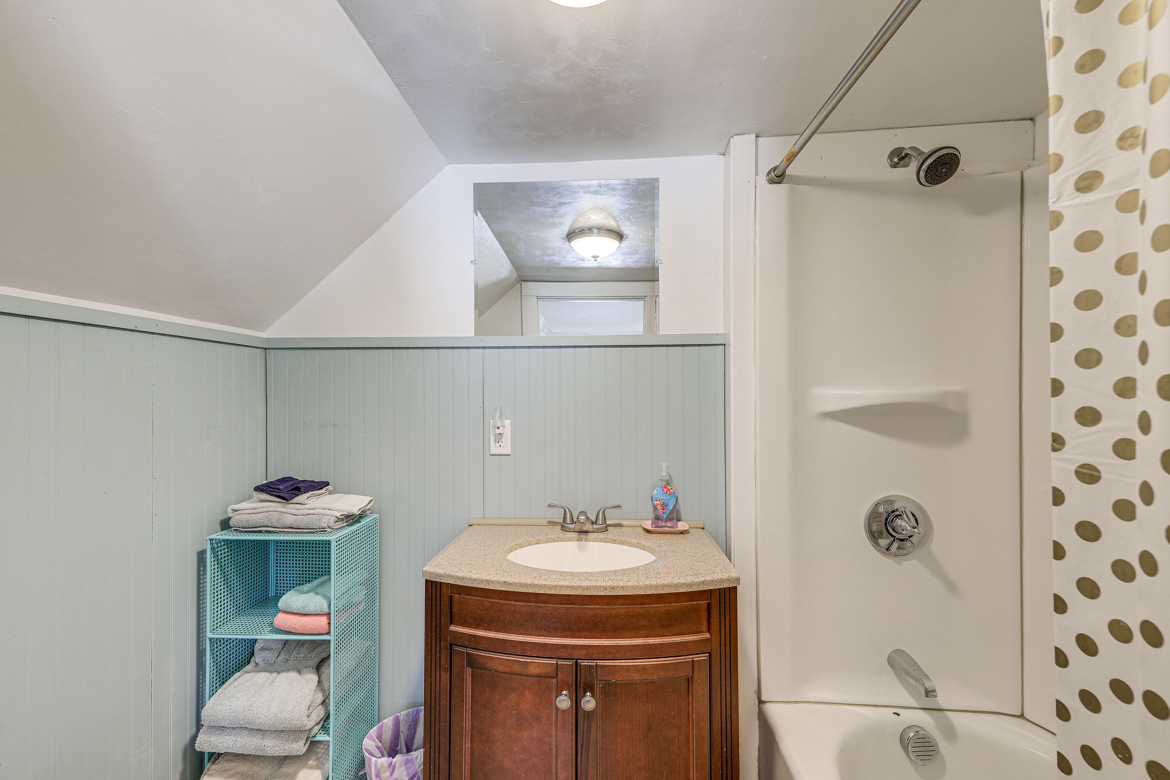 En-Suite Bathroom | 2nd Floor
