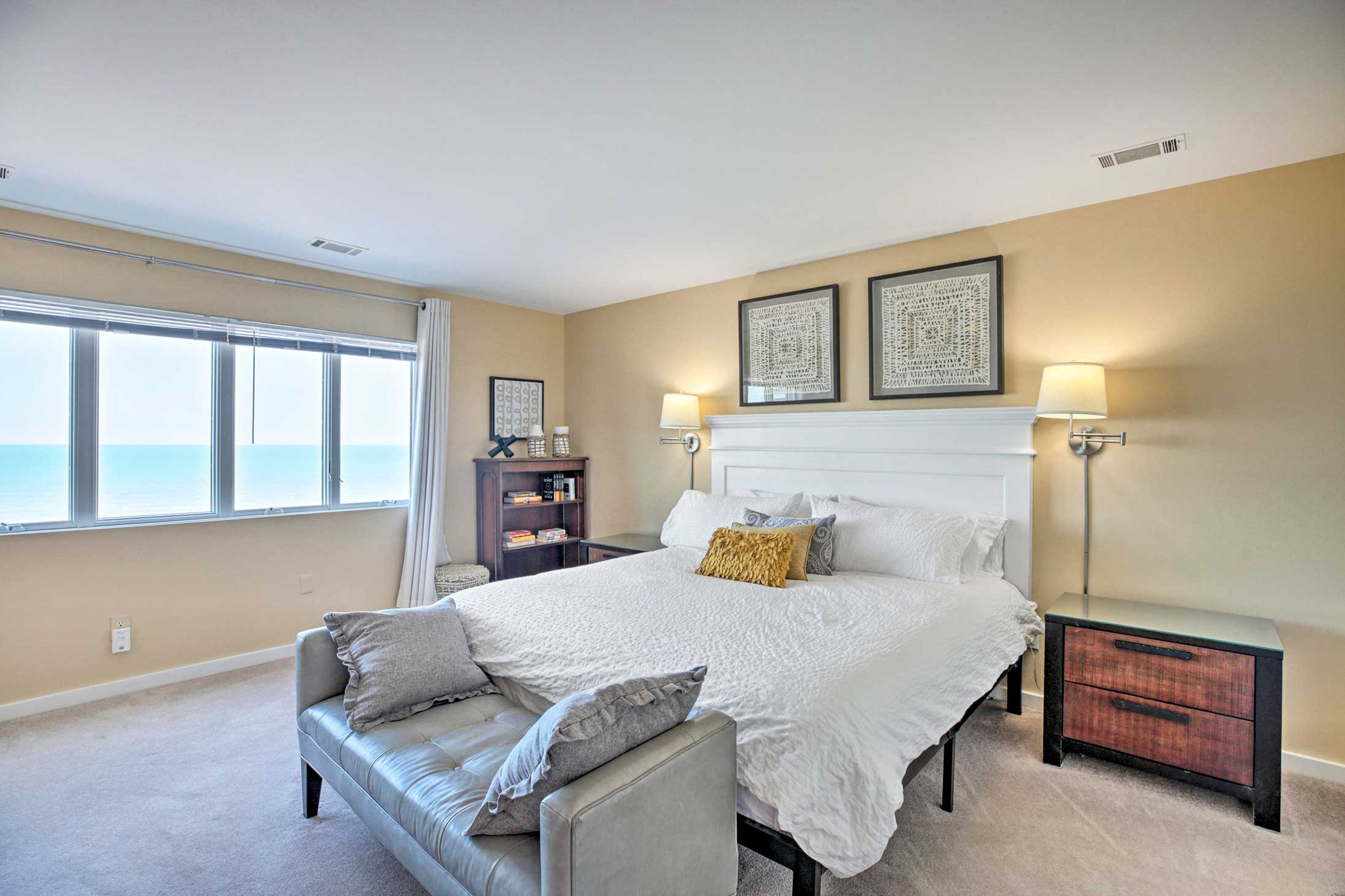 Bedroom 1 | King Bed | En-Suite Bathroom