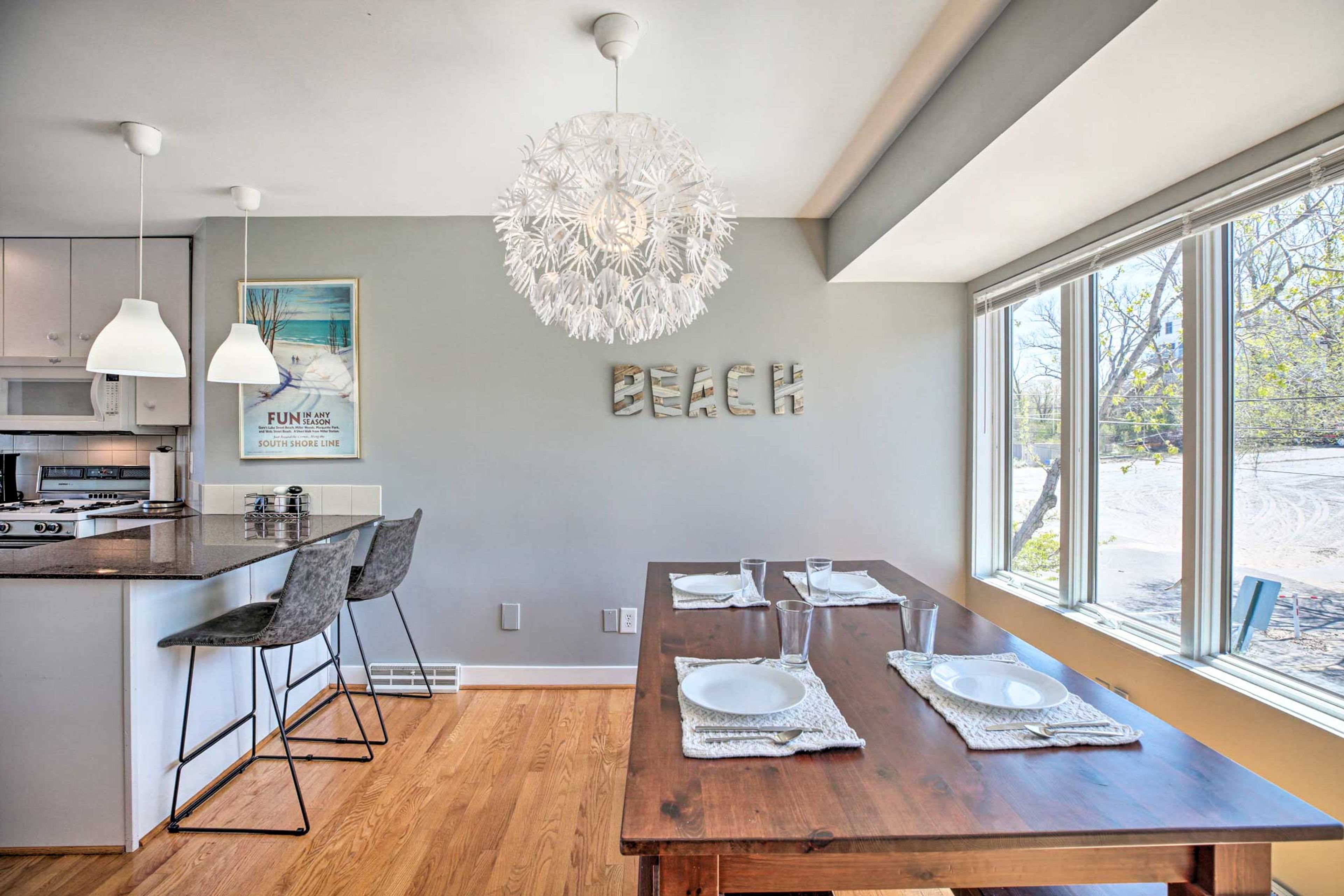 Dining Area | Dishes & Flatware Provided