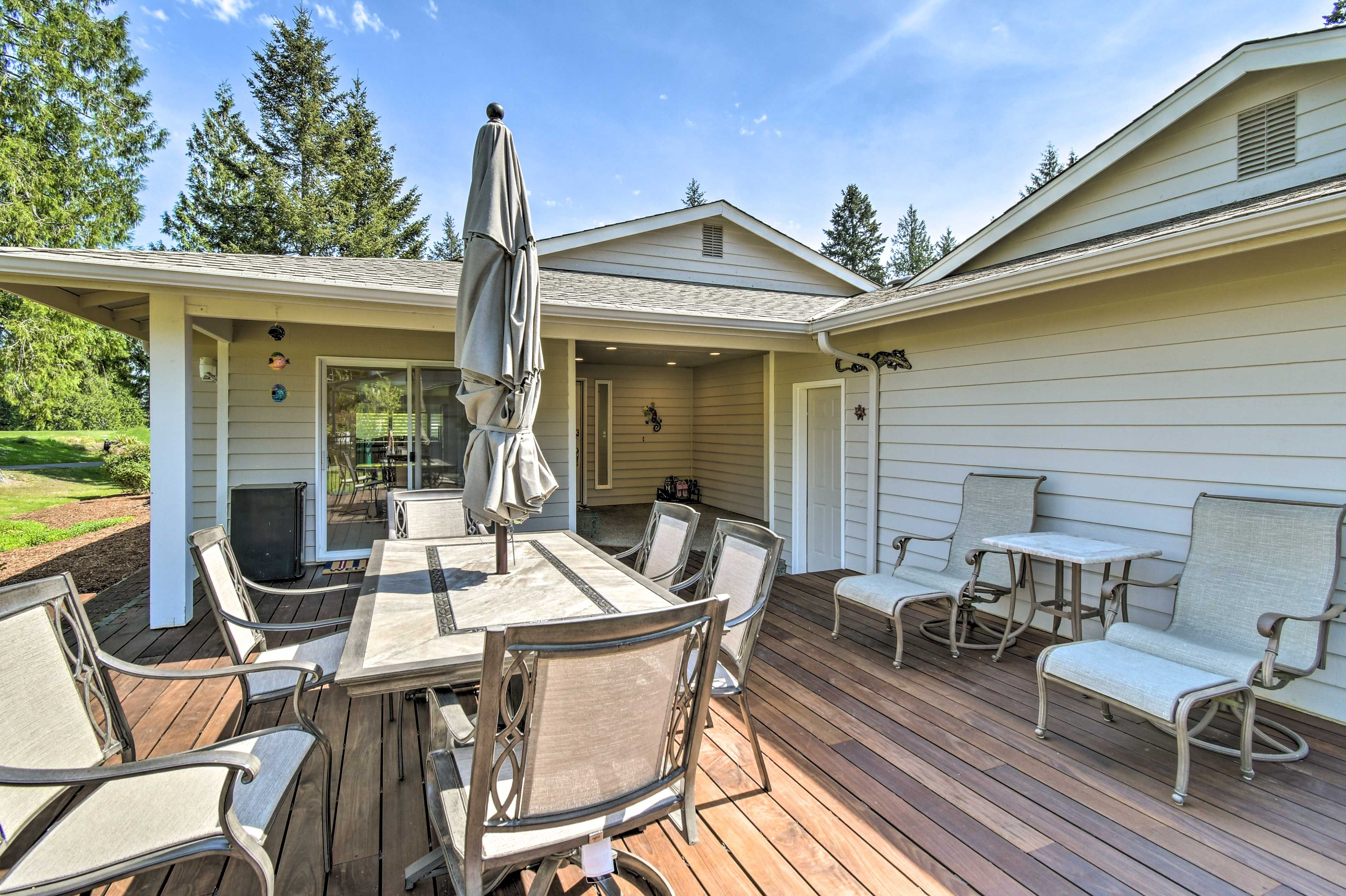 Deck | Outdoor Dining Area | Grill