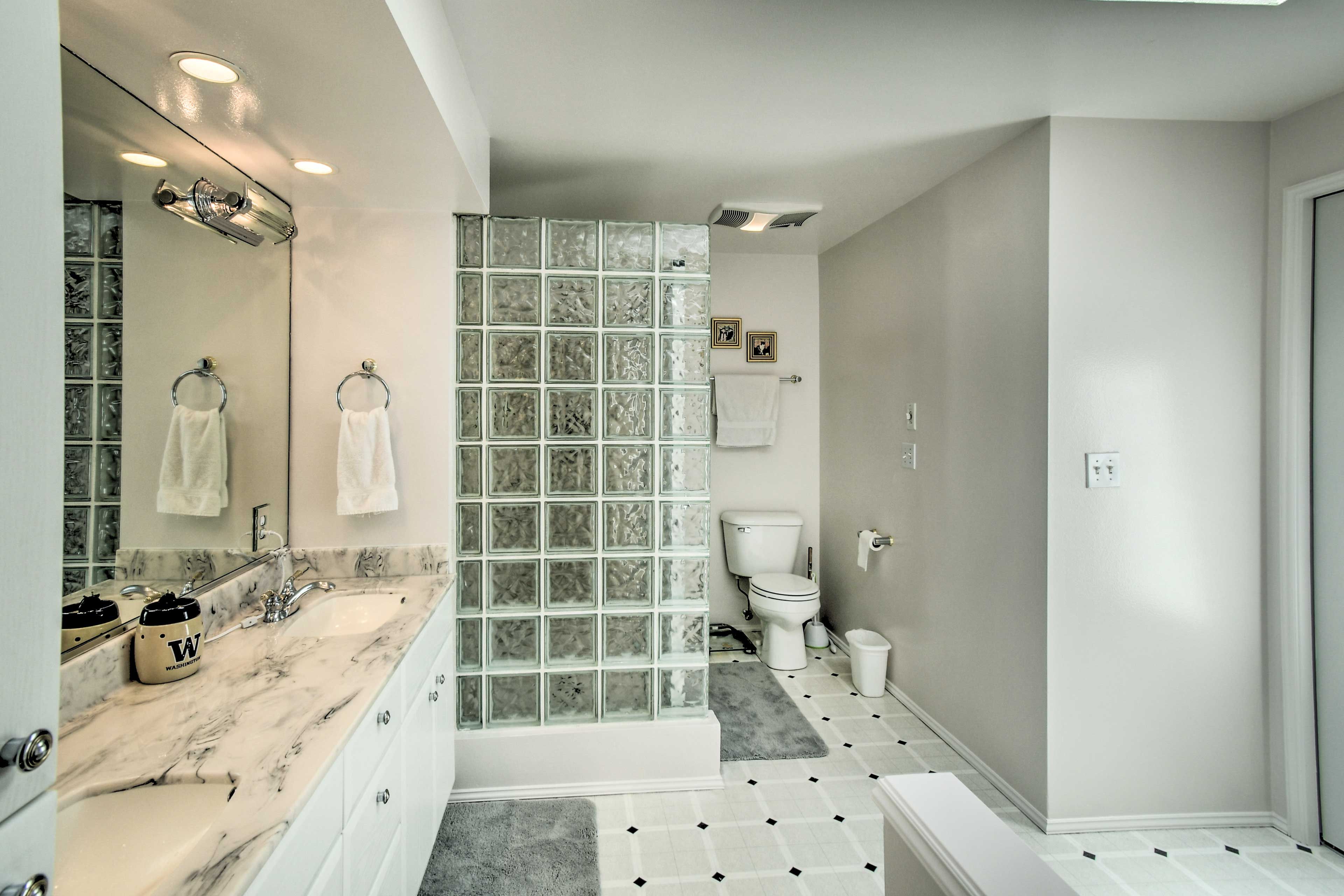 Full Bathroom | Linens & Towels