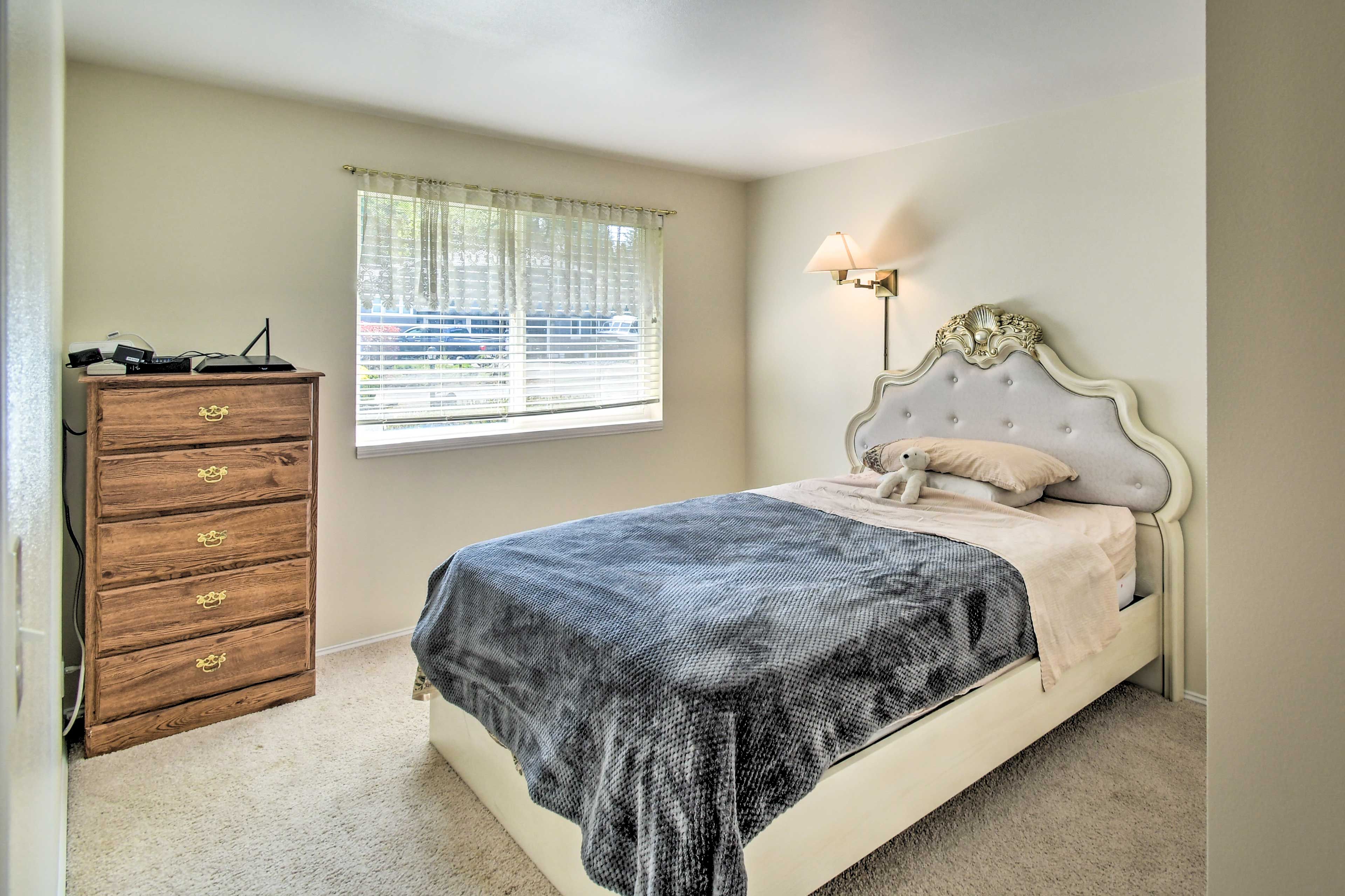 Bedroom 2 | Queen Bed