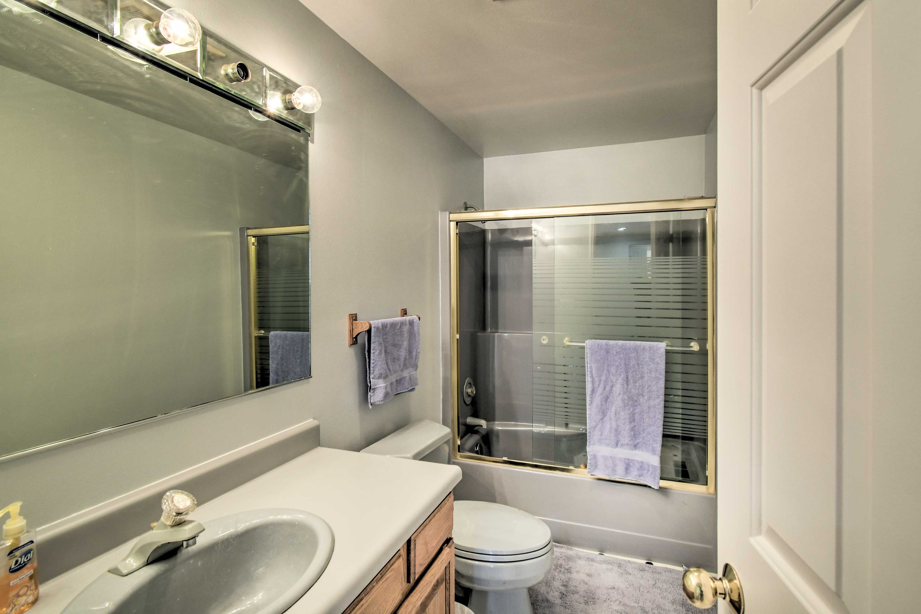 Full Bathroom | Complimentary Toiletries | Hair Dryer