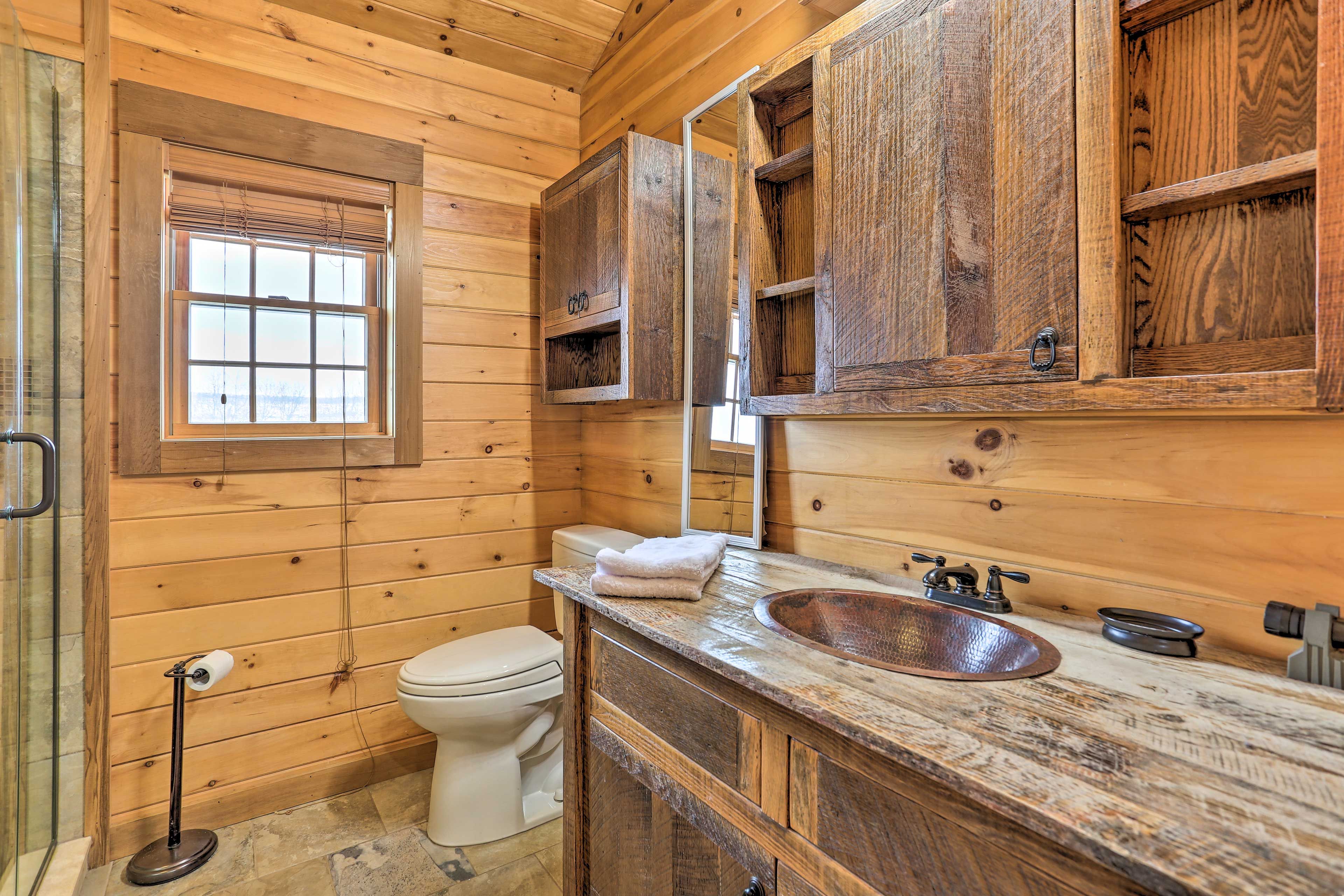 En-Suite Bathroom | 2nd Floor | Complimentary Toiletries | Walk-In Shower