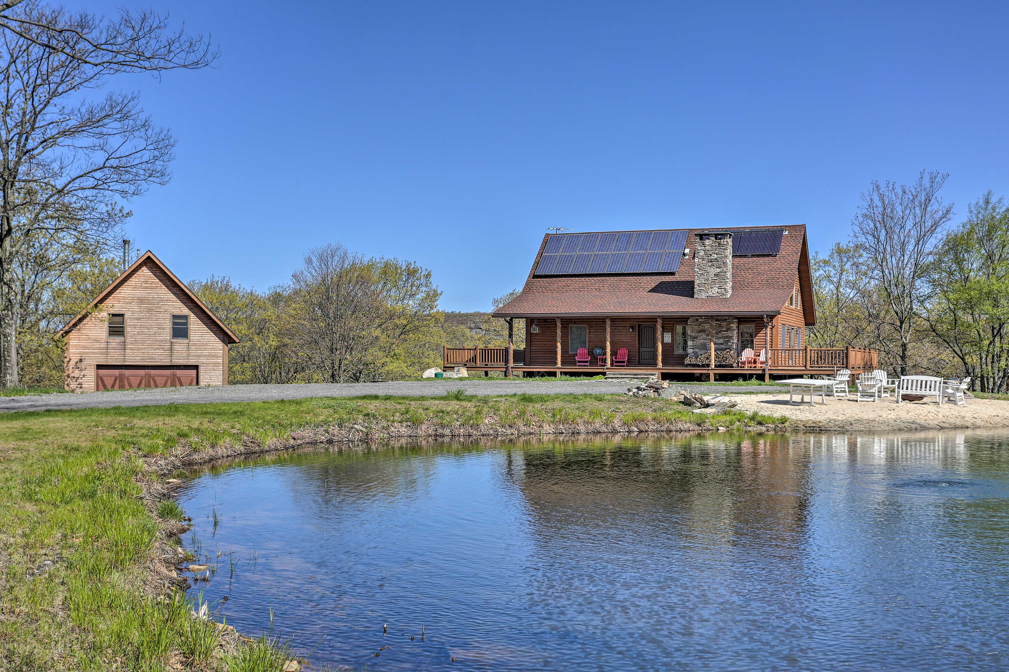 Property Exterior | 250 Acres | Driveway (10 Vehicles)