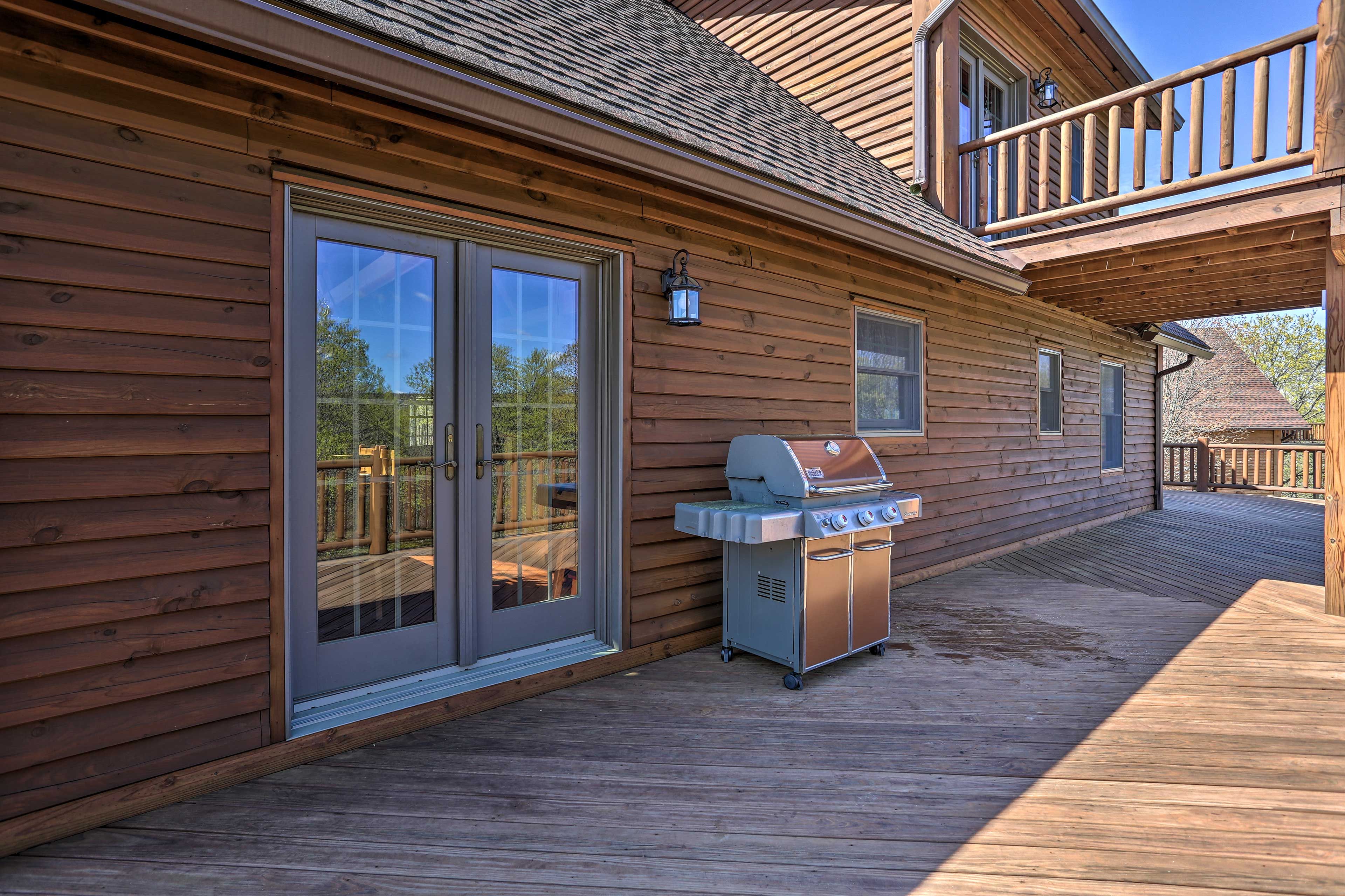 Wraparound Deck | Gas Grill