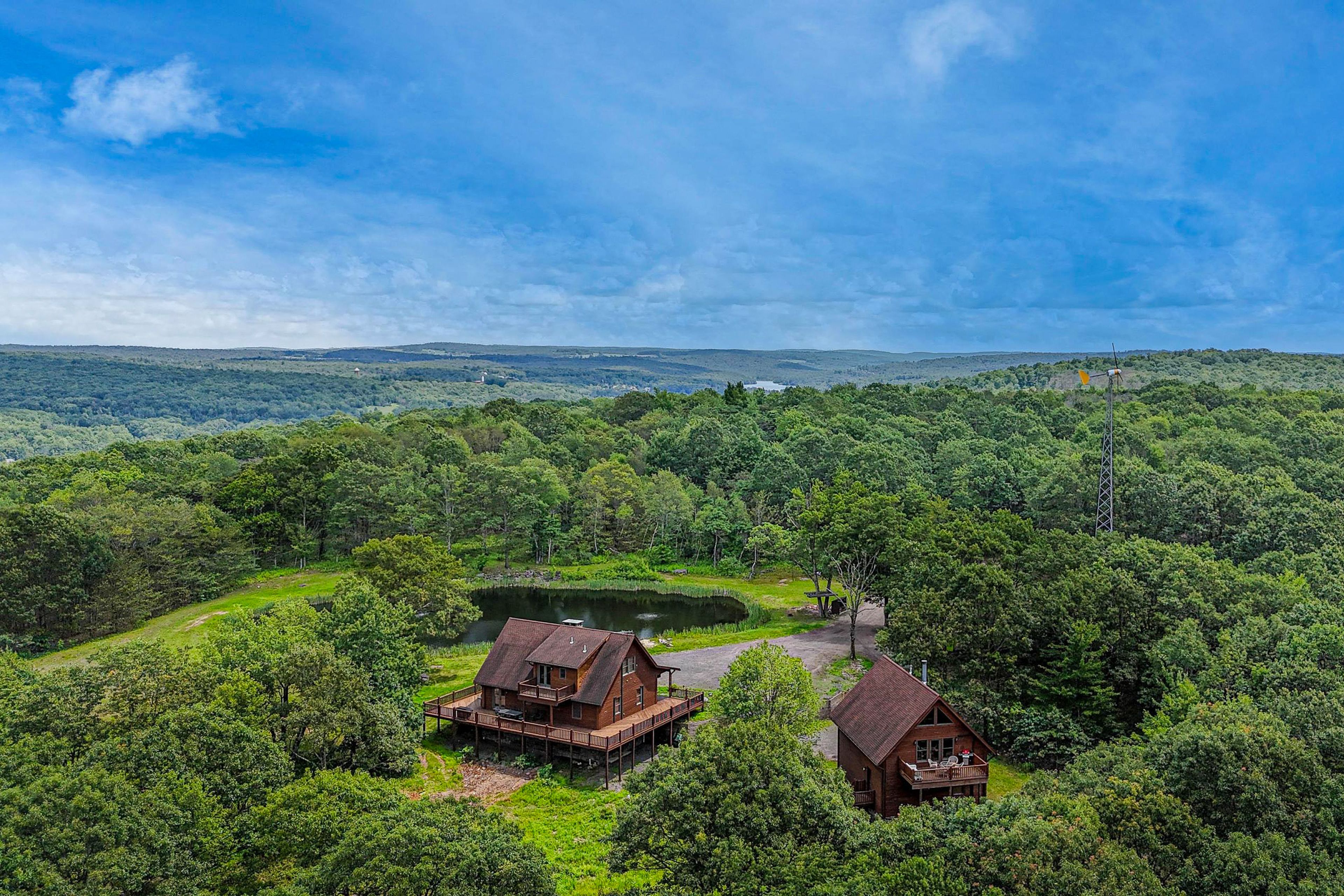 Exterior | Driveway (10 Vehicles) | Street Parking