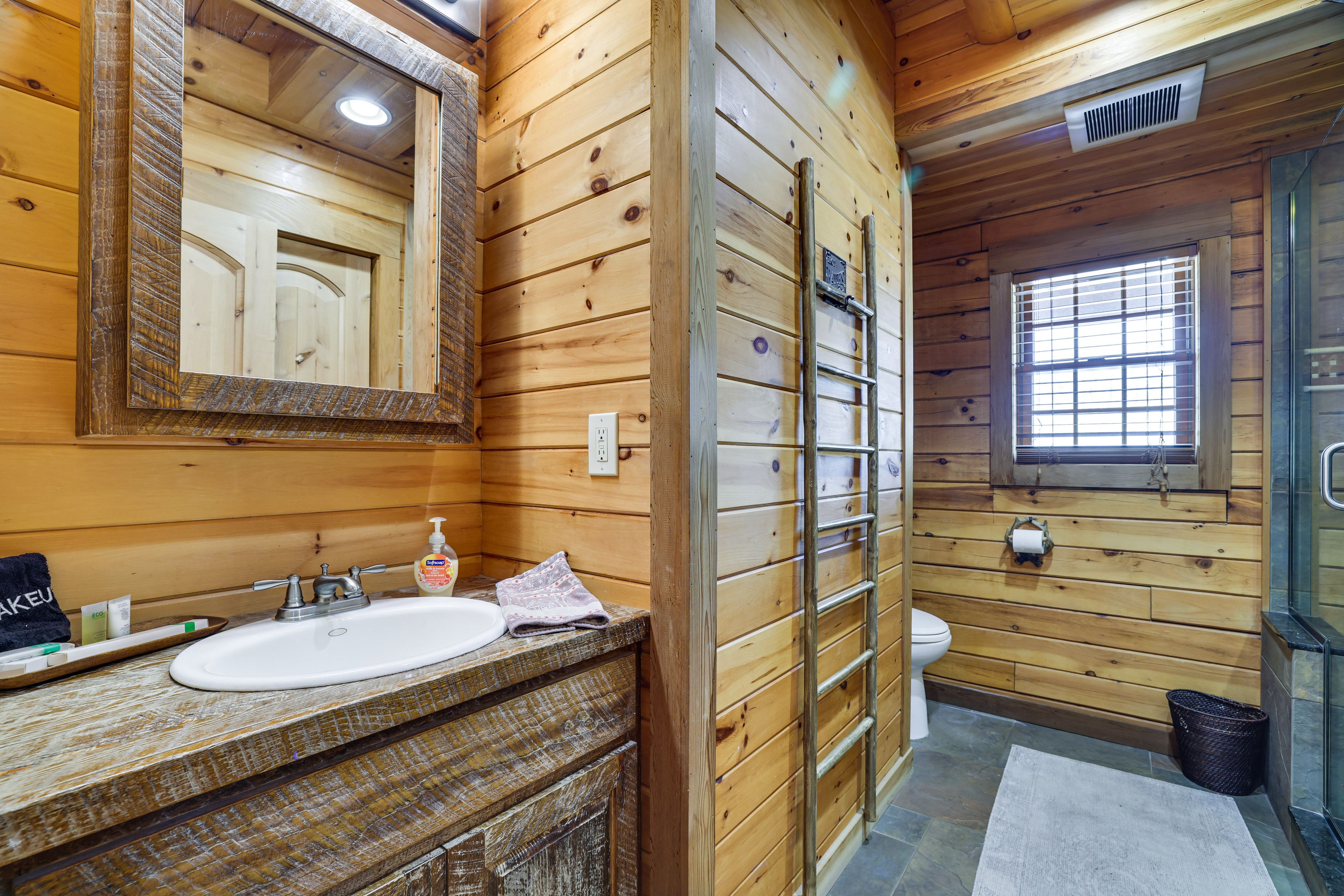 Full Bathroom | Main Level