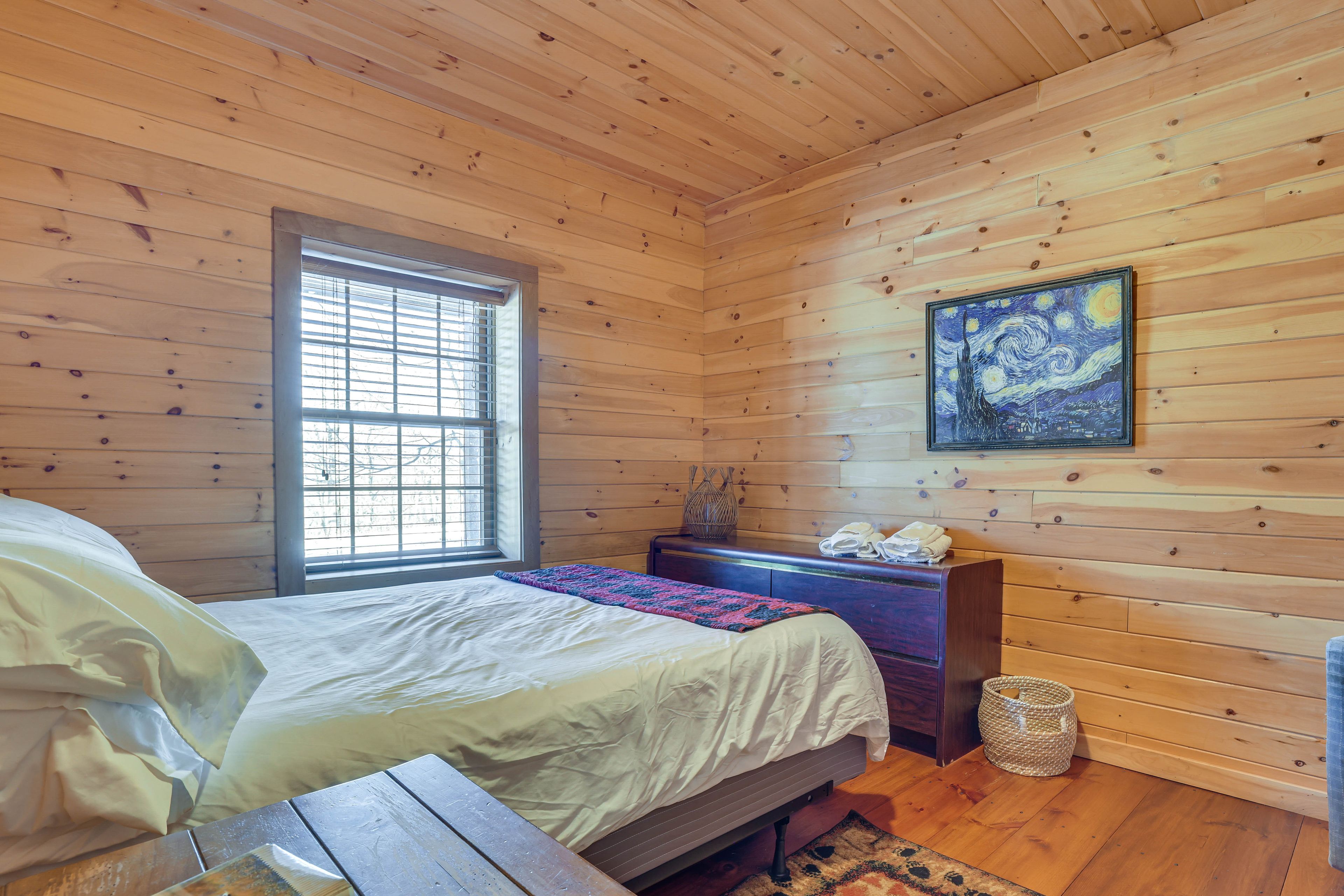 Bedroom 2 | Queen Bed | Lower Level