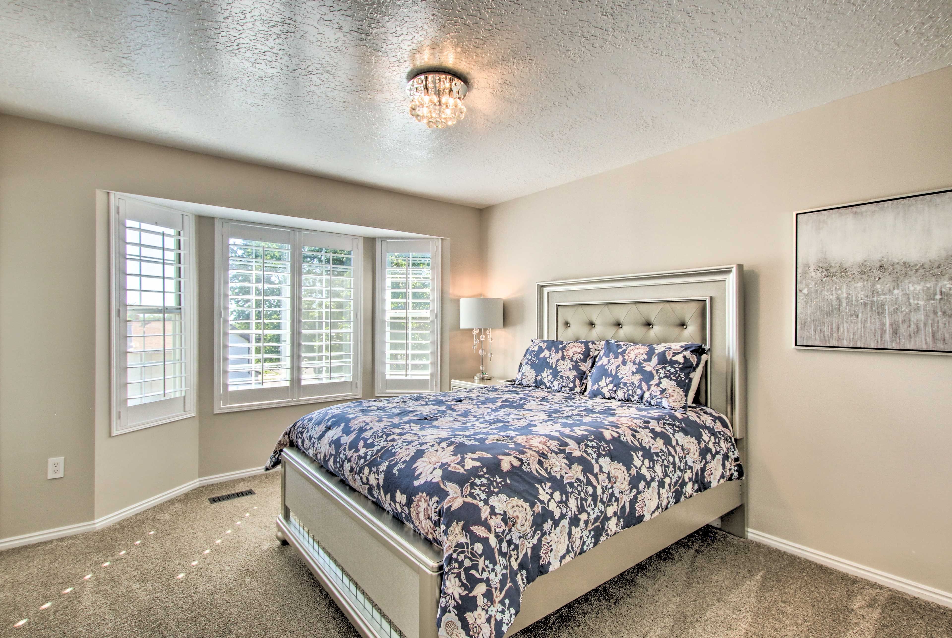 Bedroom 1 | Queen Bed