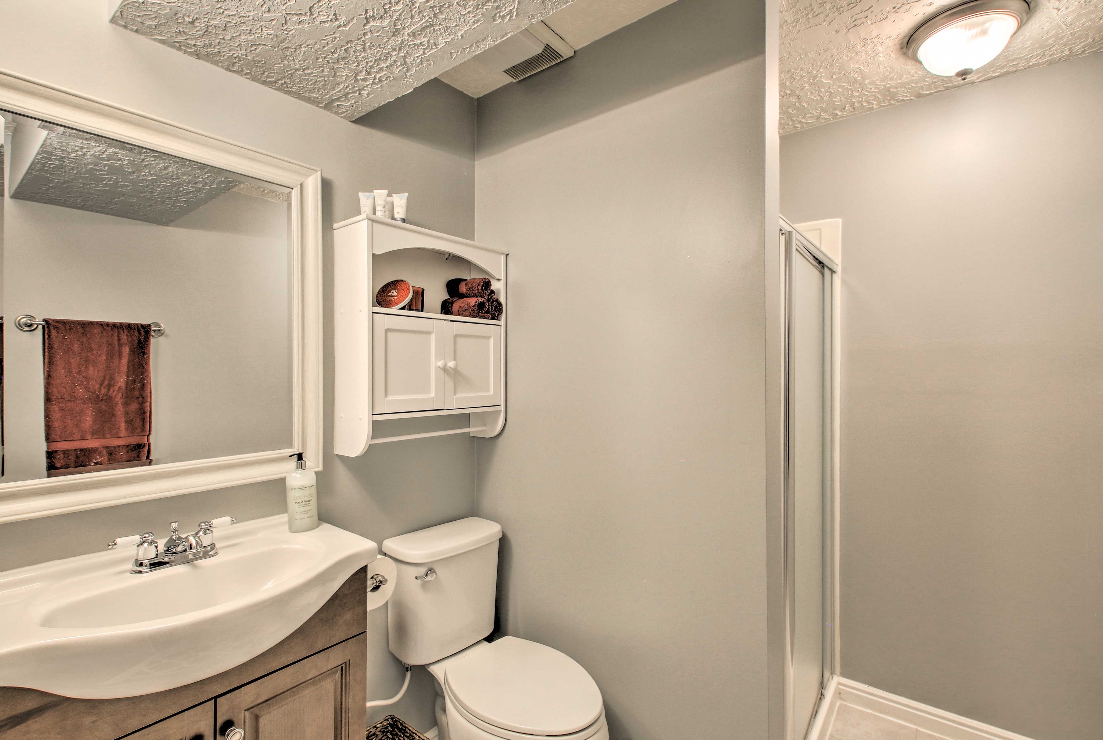Full Bathroom | Complimentary Toiletries | Hair Dryer
