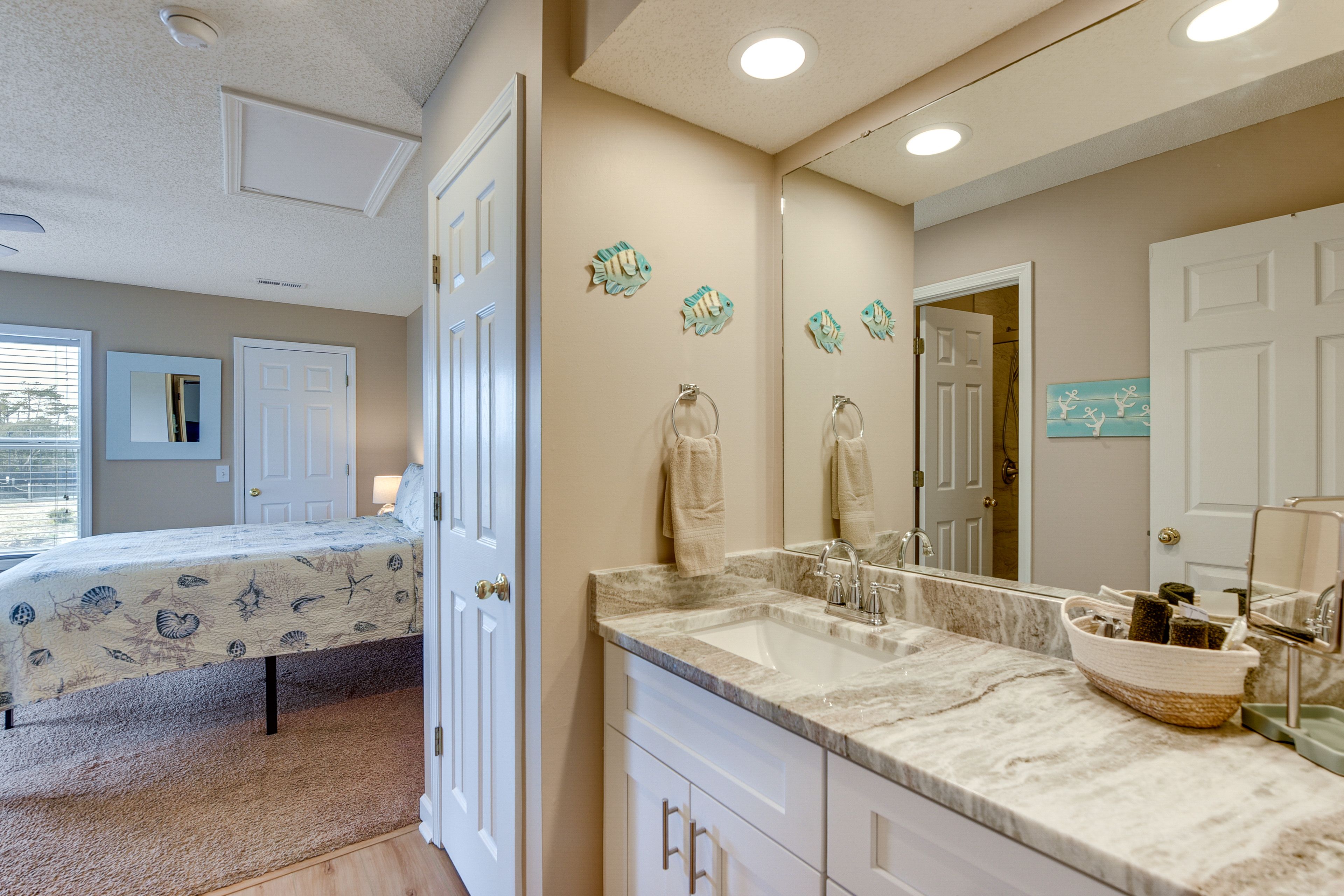 En-Suite Bathroom | Towels Provided