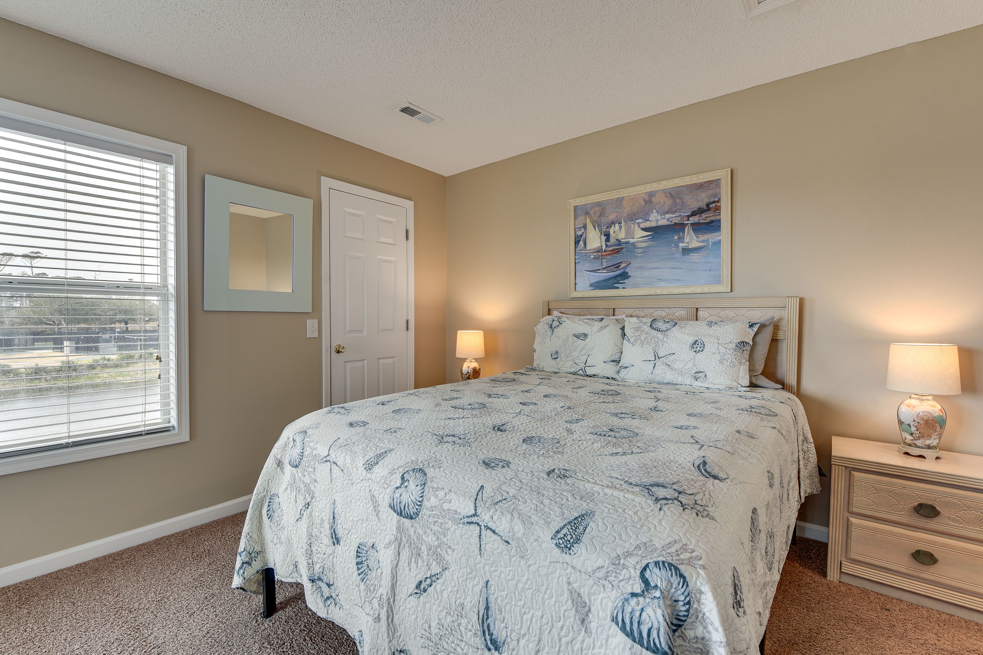 Bedroom 1 | Queen Bed | En-Suite Bathroom