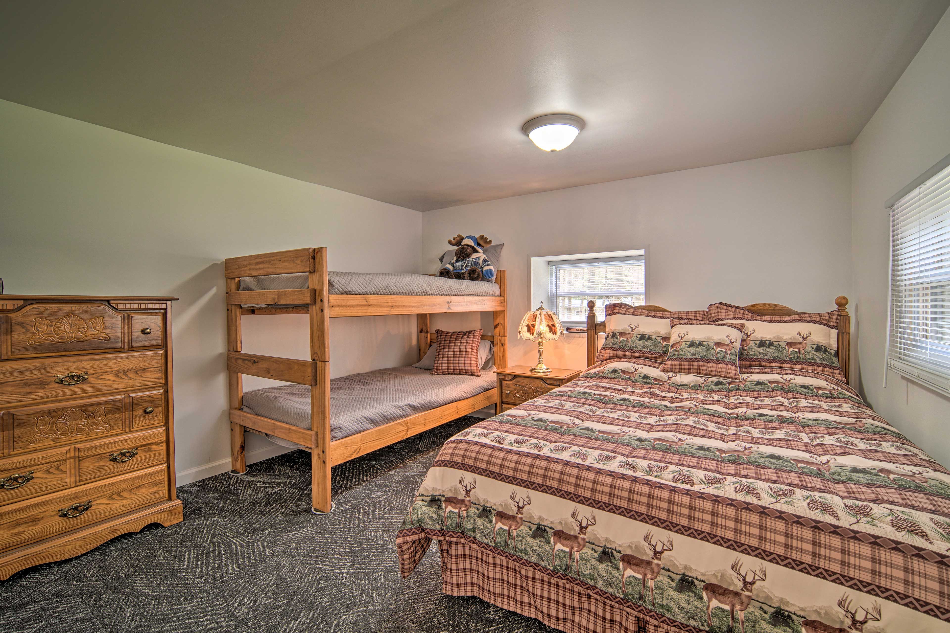 Bedroom 3 | Queen Bed | Twin Bunk Bed
