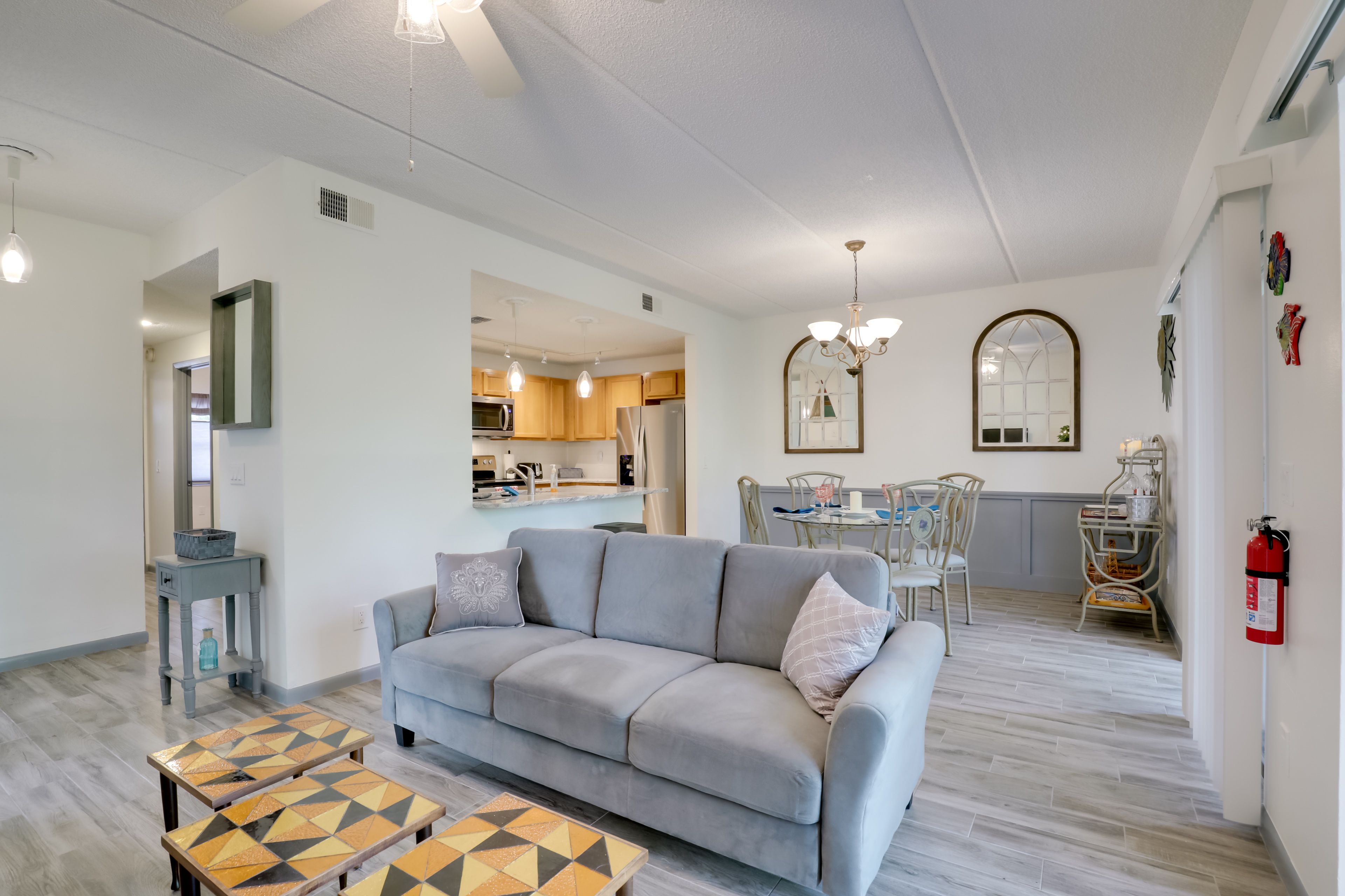 Living Room | Central A/C & Heating | Free WiFi