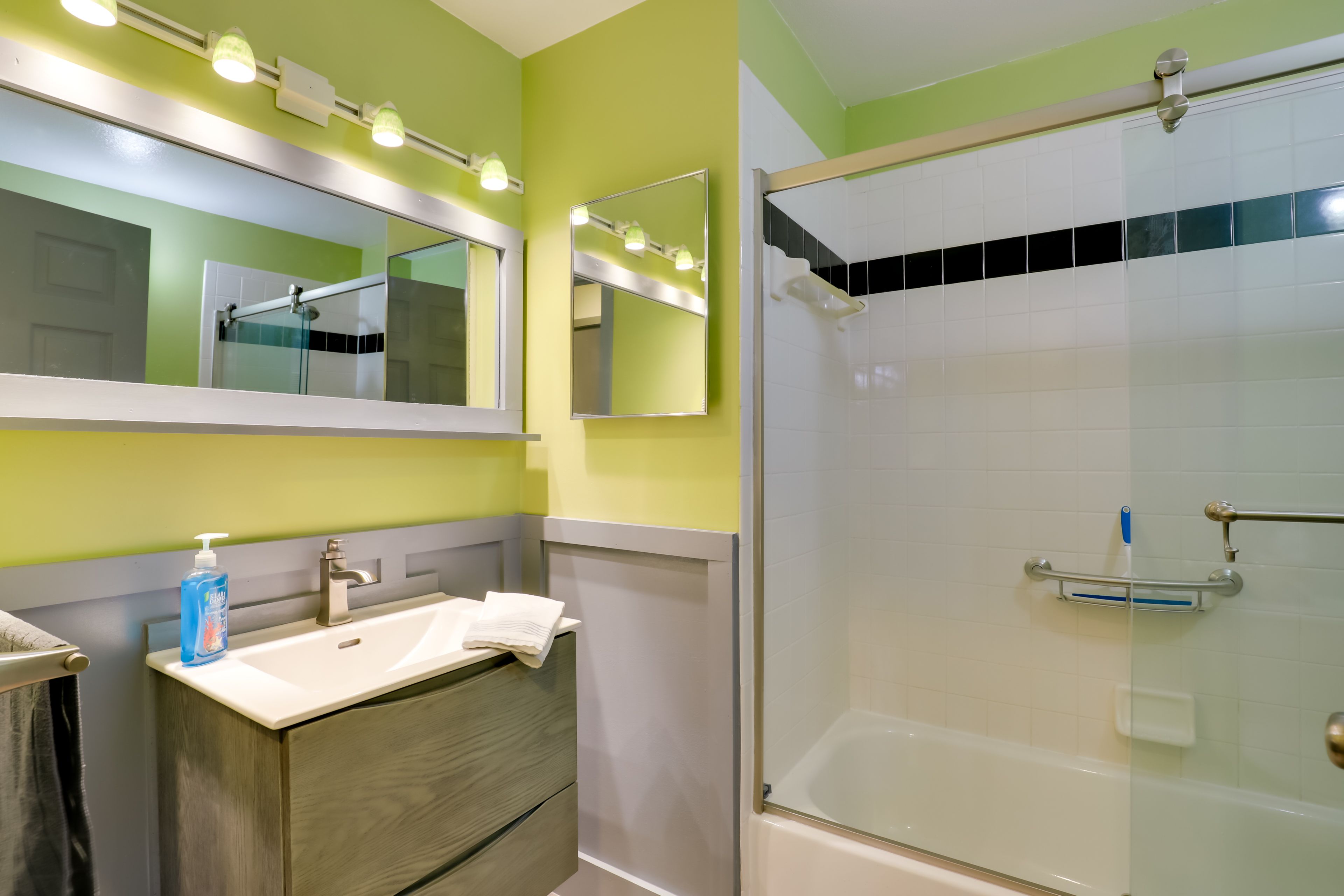 Full Bathroom | Hair Dryer