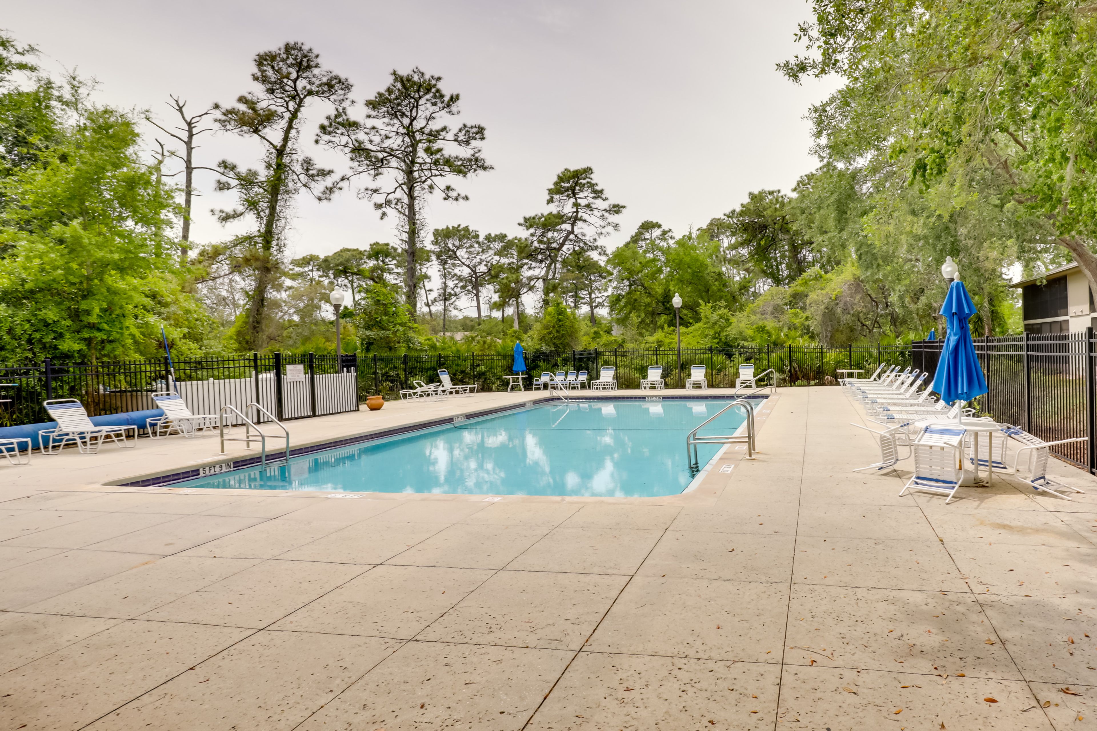 Community Amenities | Outdoor Pool