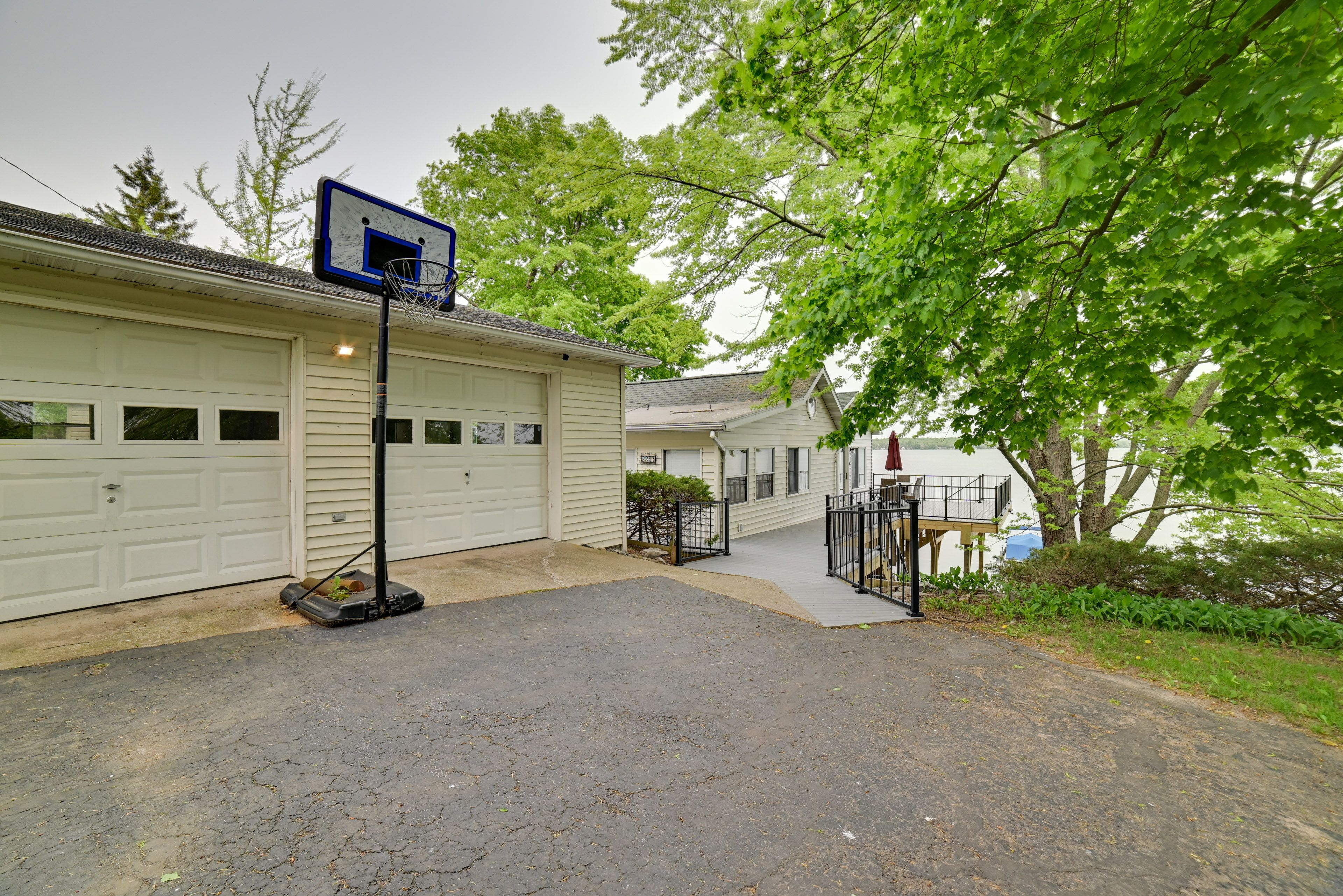 Parking | Driveway (4 Vehicles)