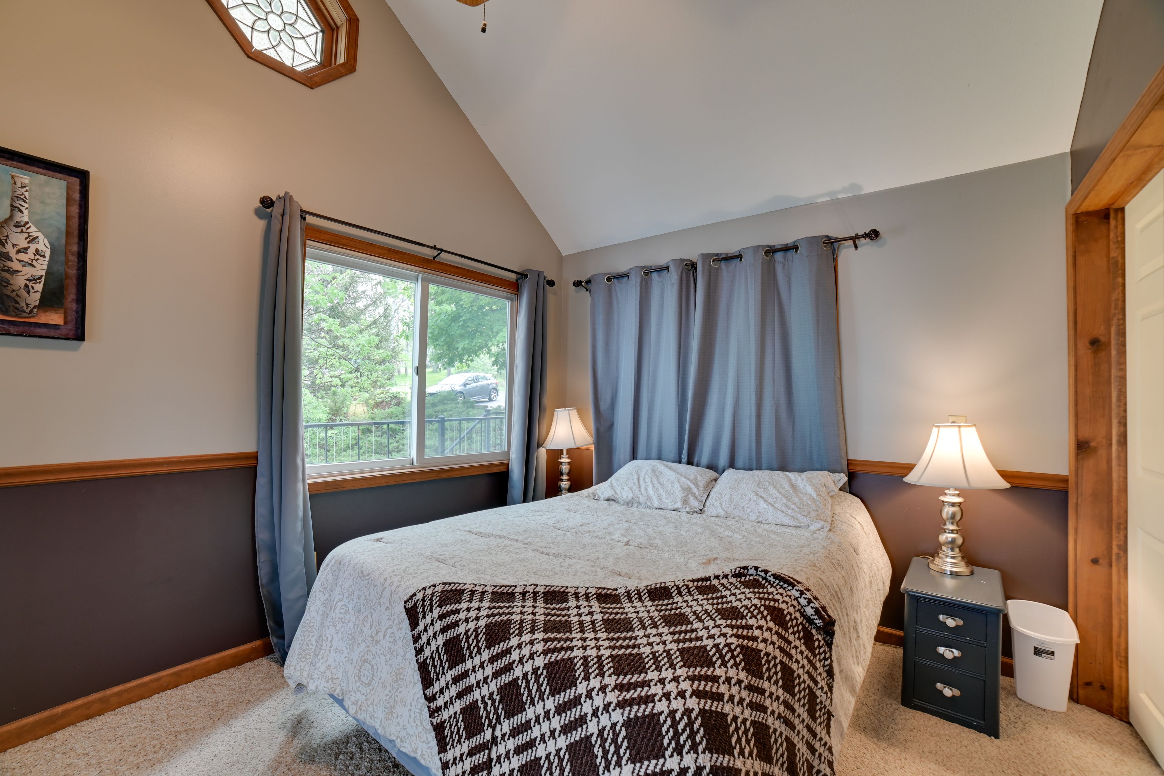 Bedroom 2 | Queen Bed