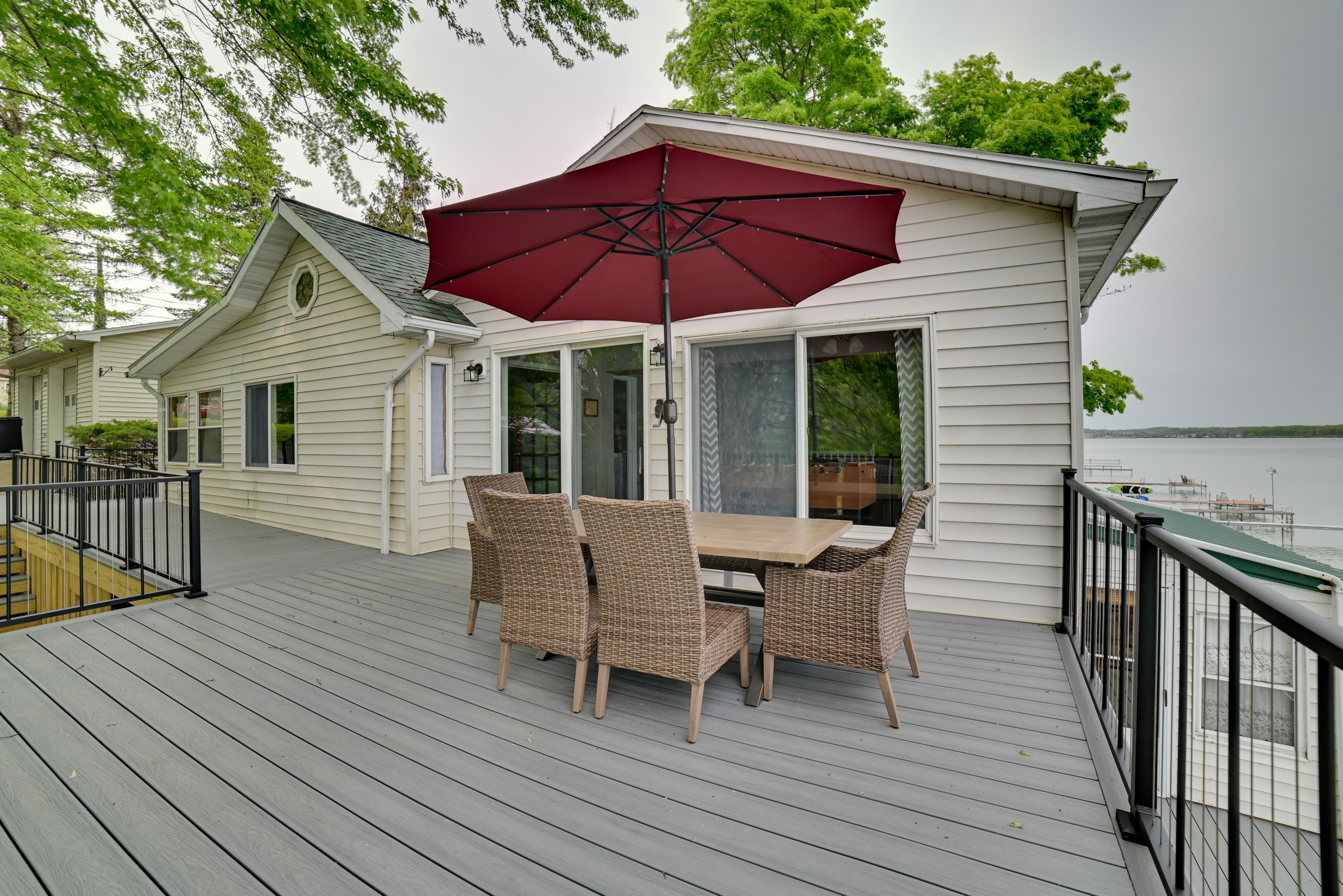 Deck | Outdoor Dining | Gas Grill