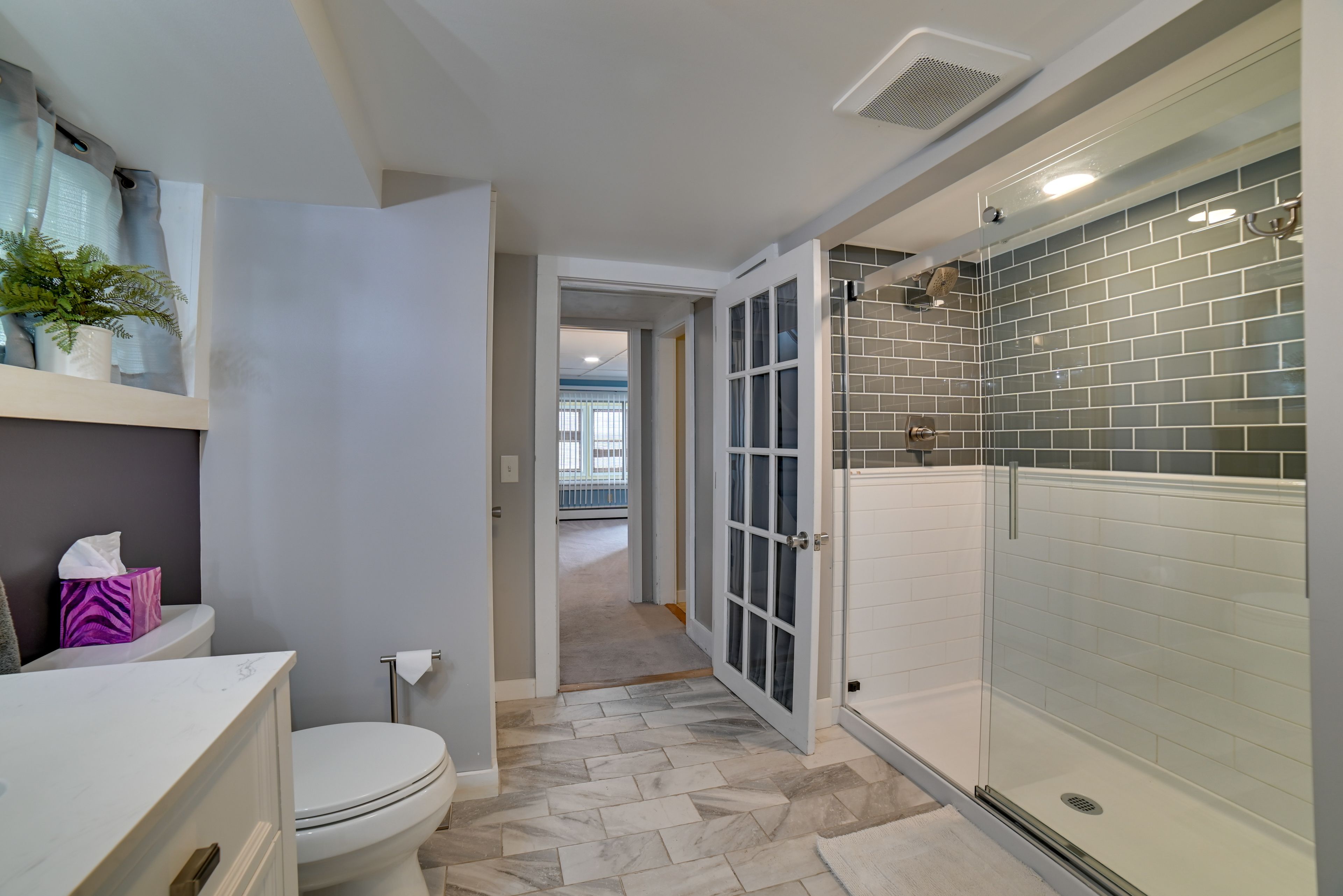 Full Bathroom | Towels Provided