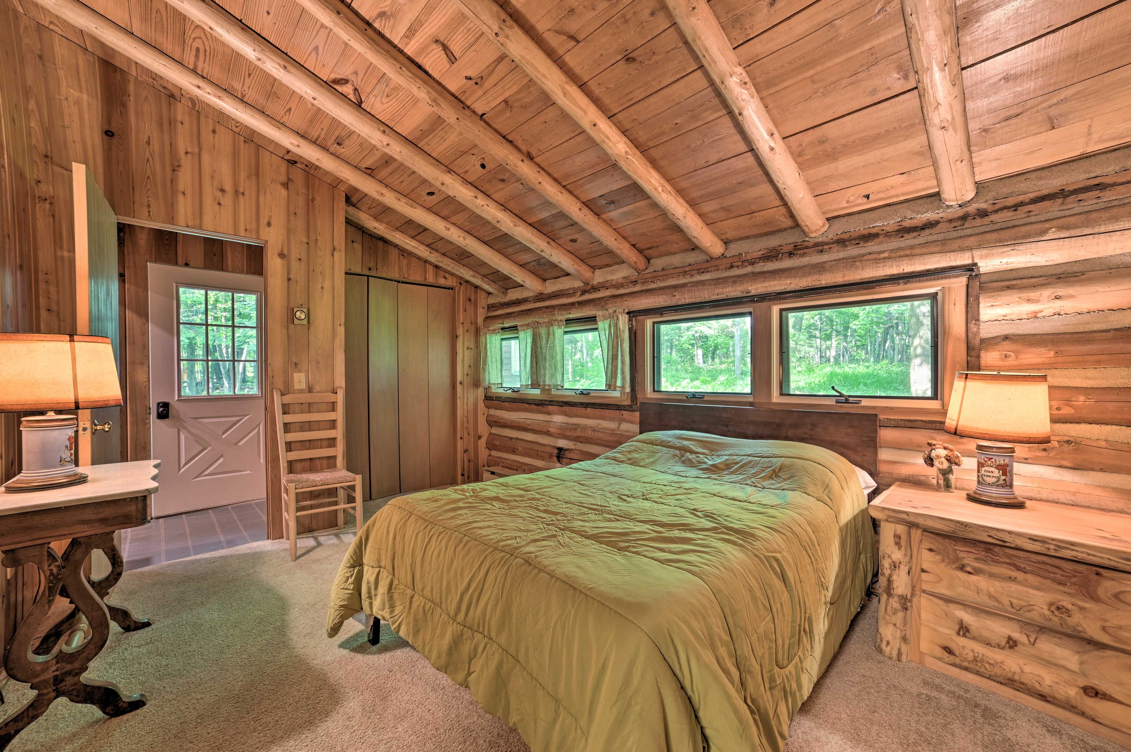 Bedroom 2 | Queen Bed