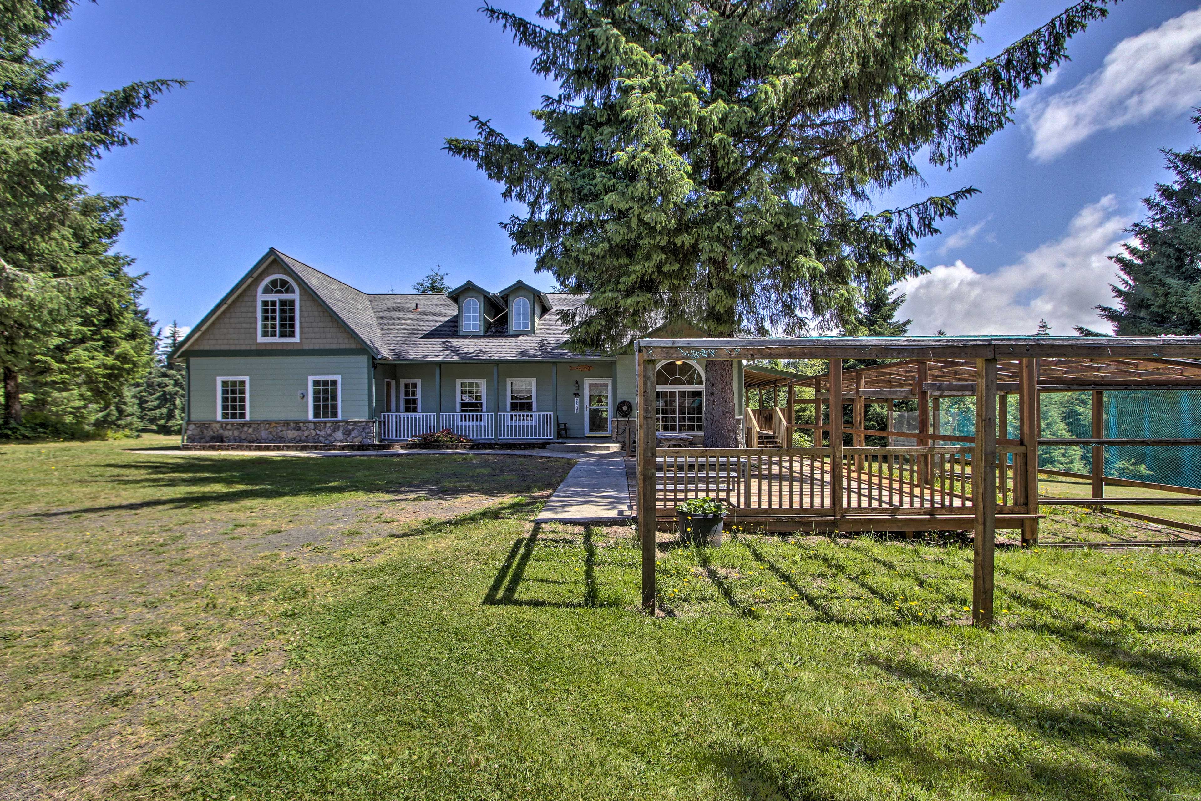 Deck | Spacious Yard