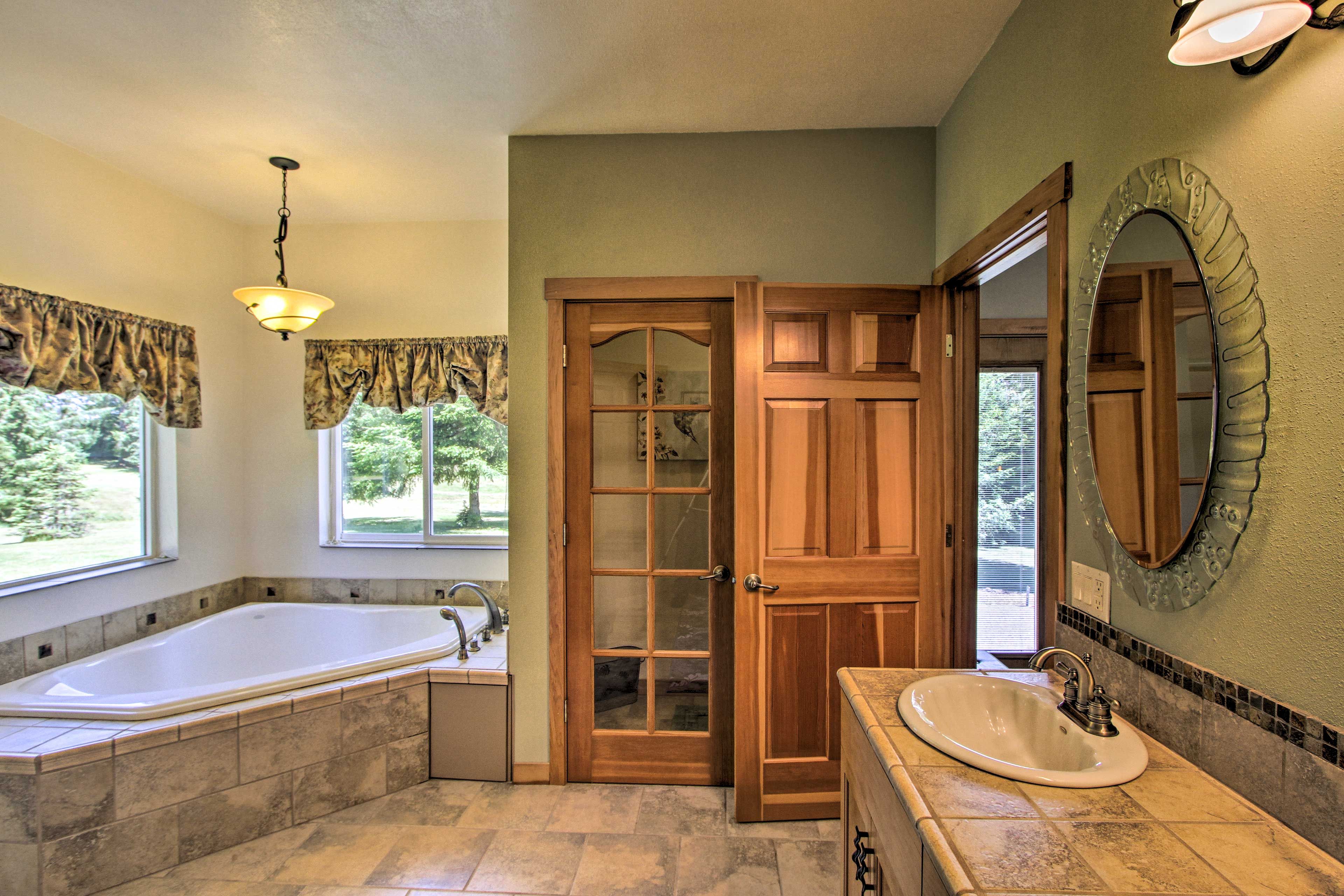 Full Bathroom | Linens & Towels