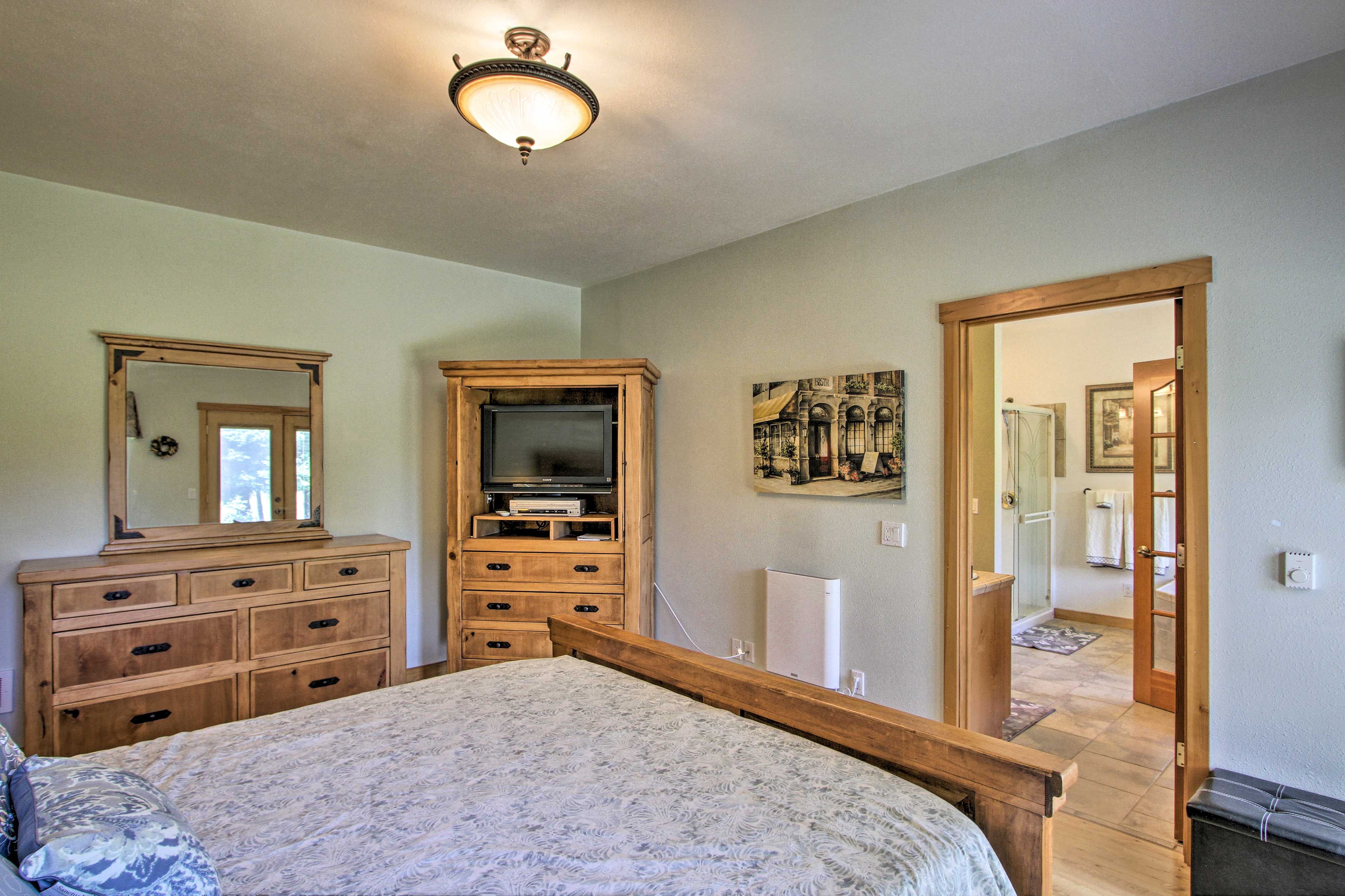 Bedroom 2 | Queen Bed