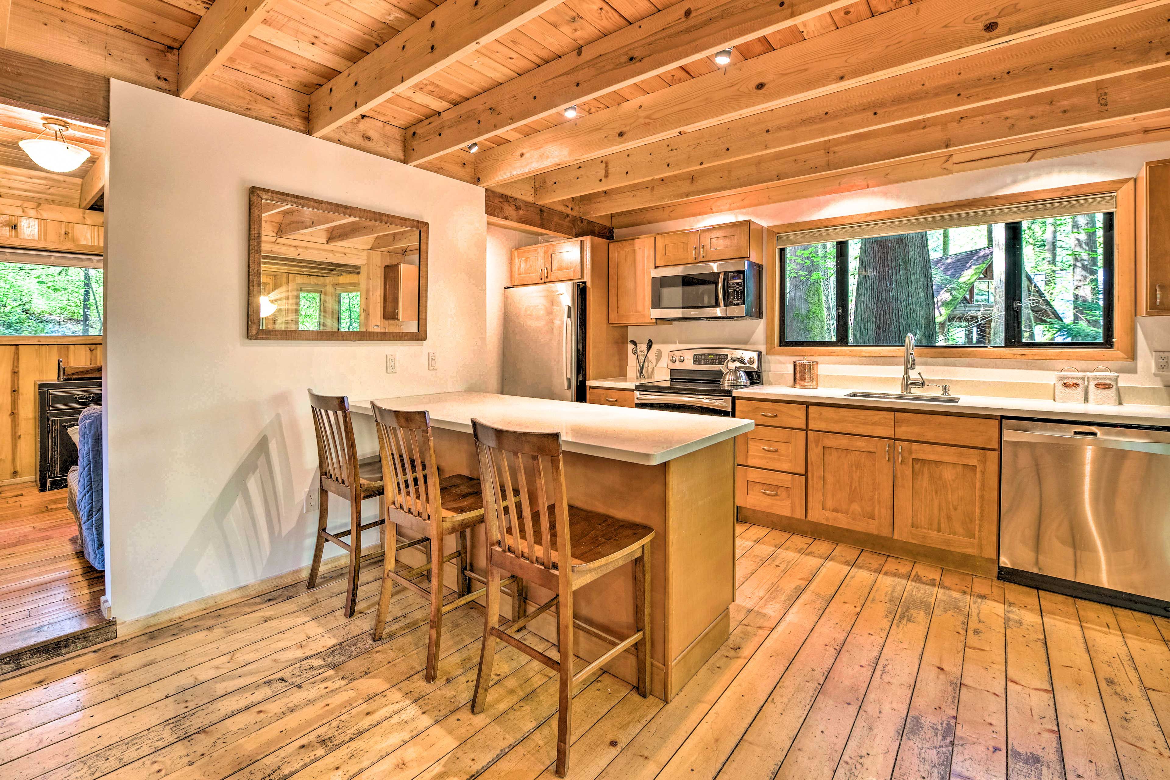 Fully Equipped Kitchen | Coffee Maker | Quartz Countertops | 1st Floor