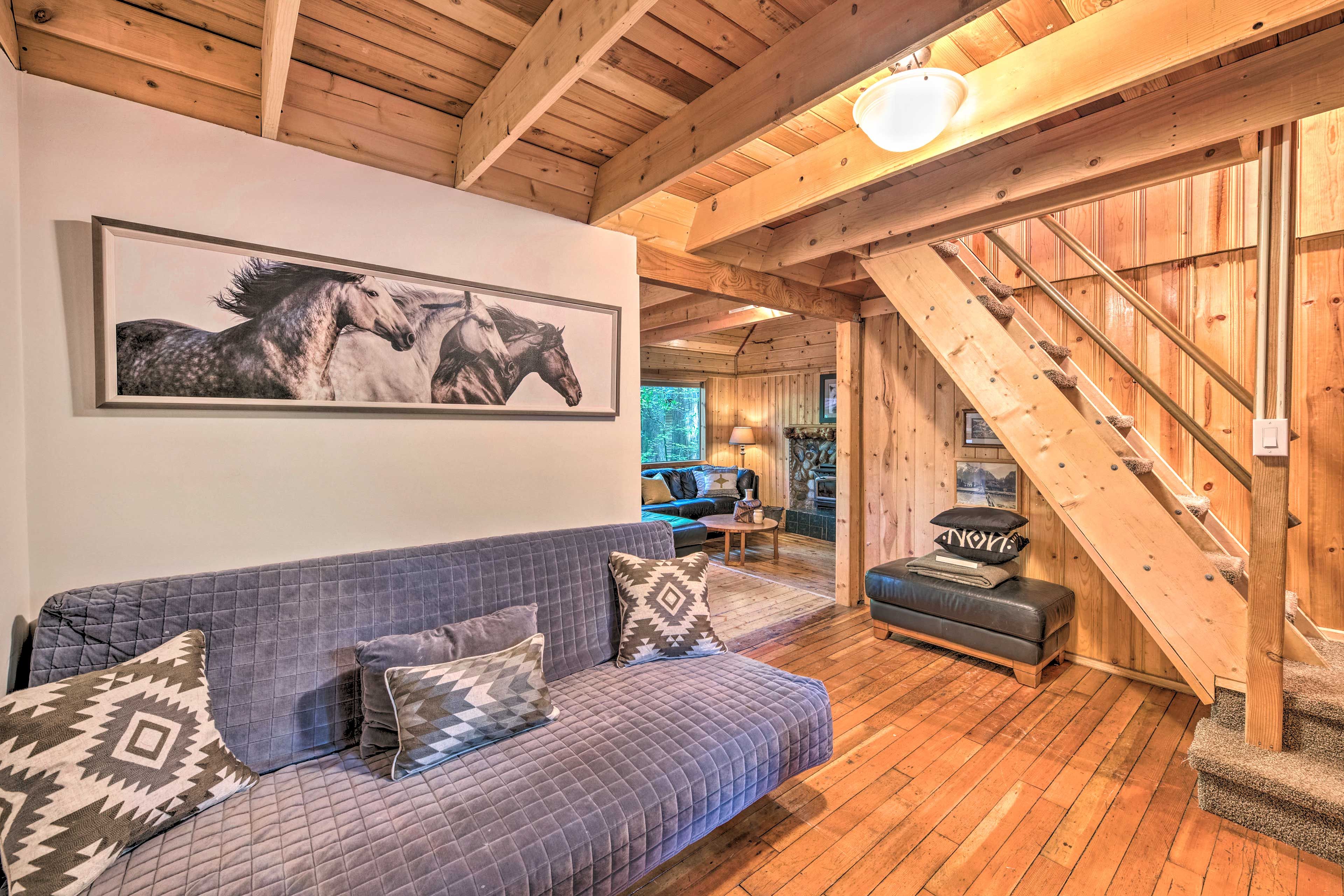 Living Room | Queen Futon | 1st Floor