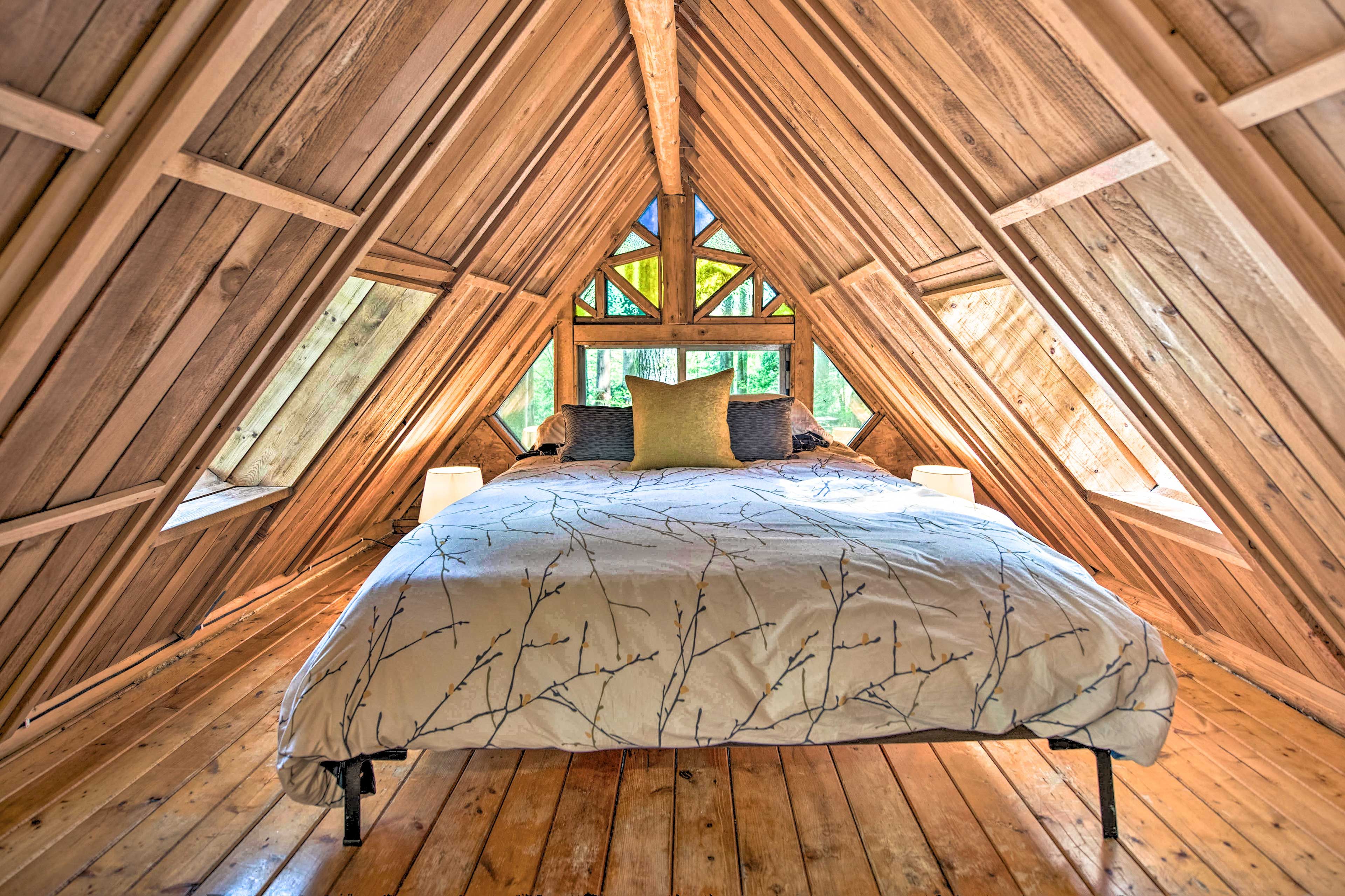 Bedroom | Queen Bed | 2nd Floor
