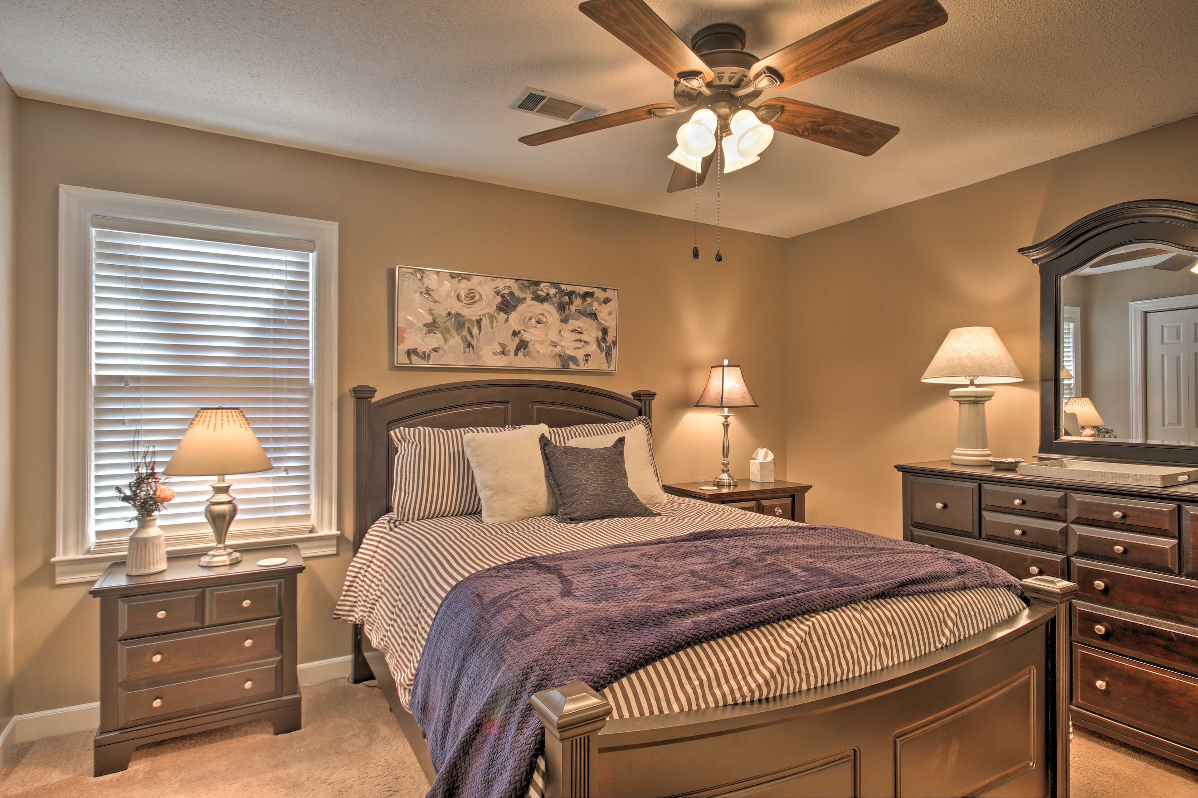 Bedroom 1 | Queen Bed