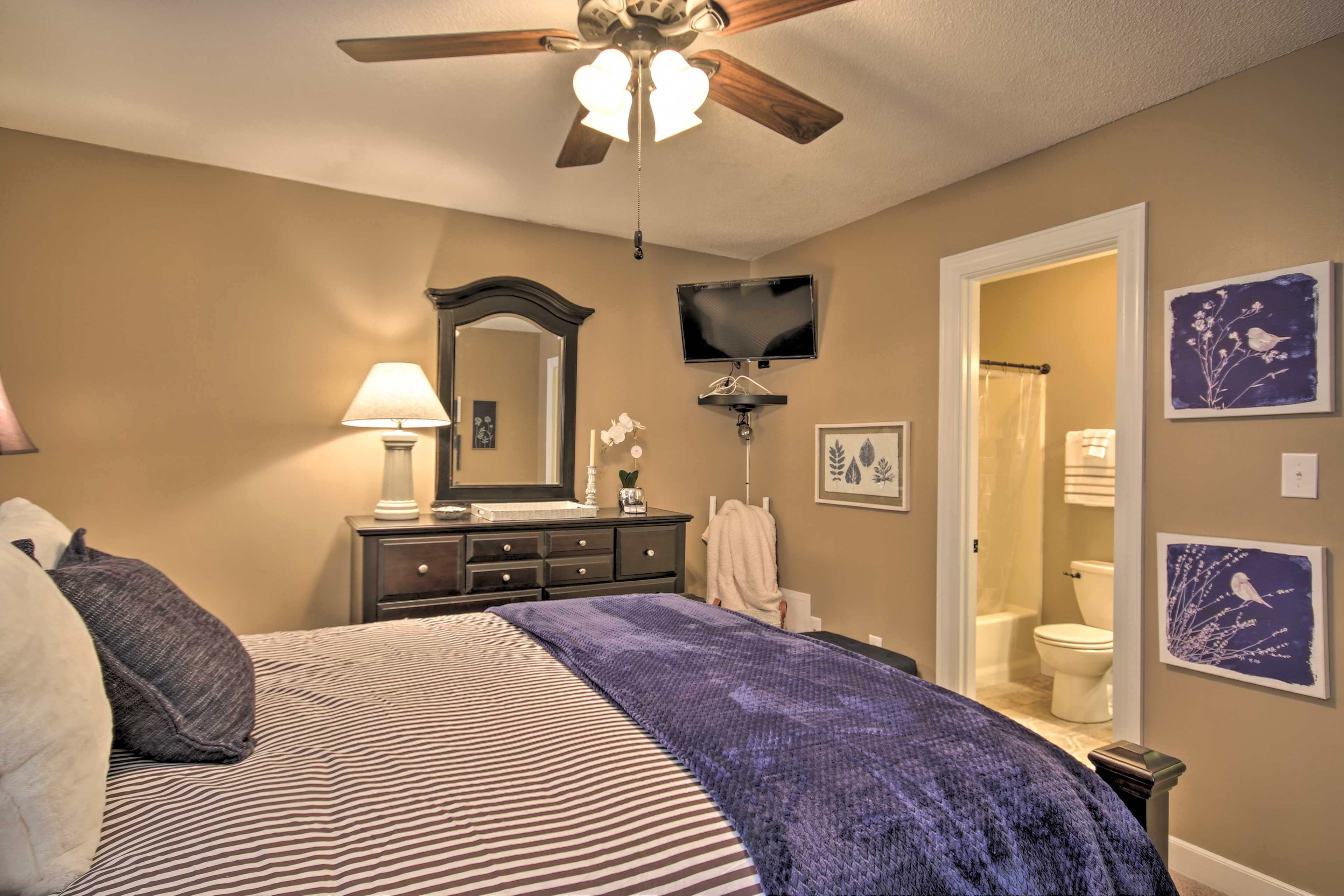 Bedroom 1 | Linens Provided