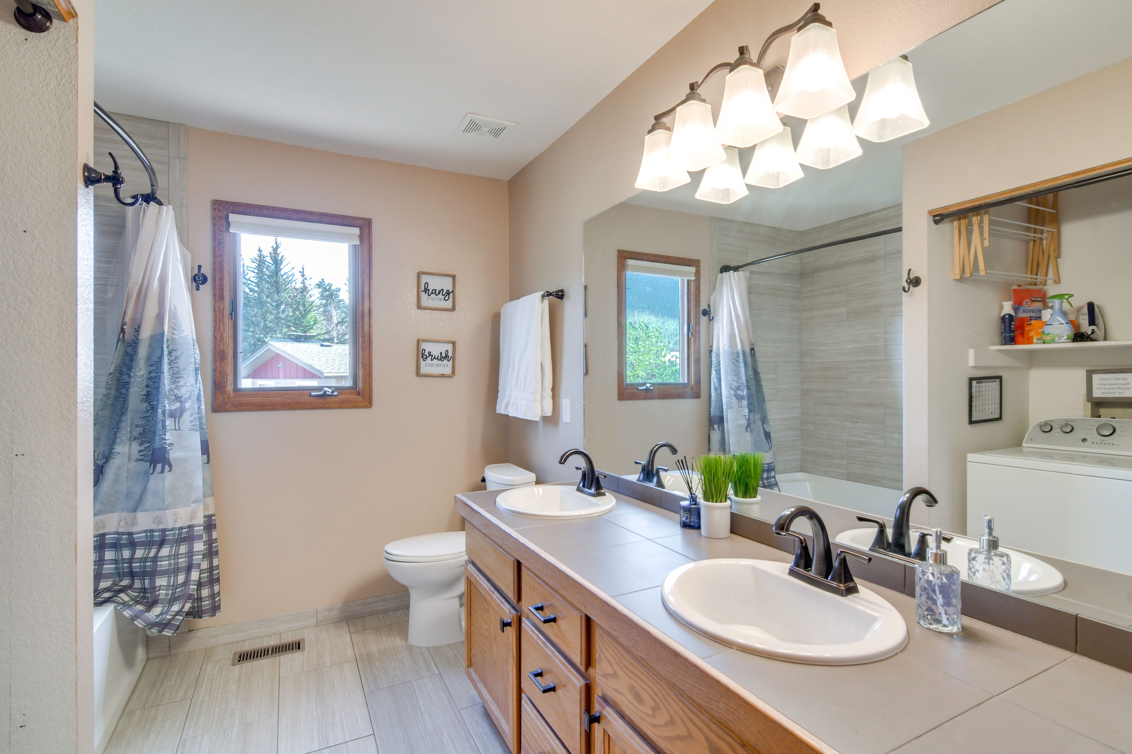 En-Suite Bathroom | Washer & Dryer