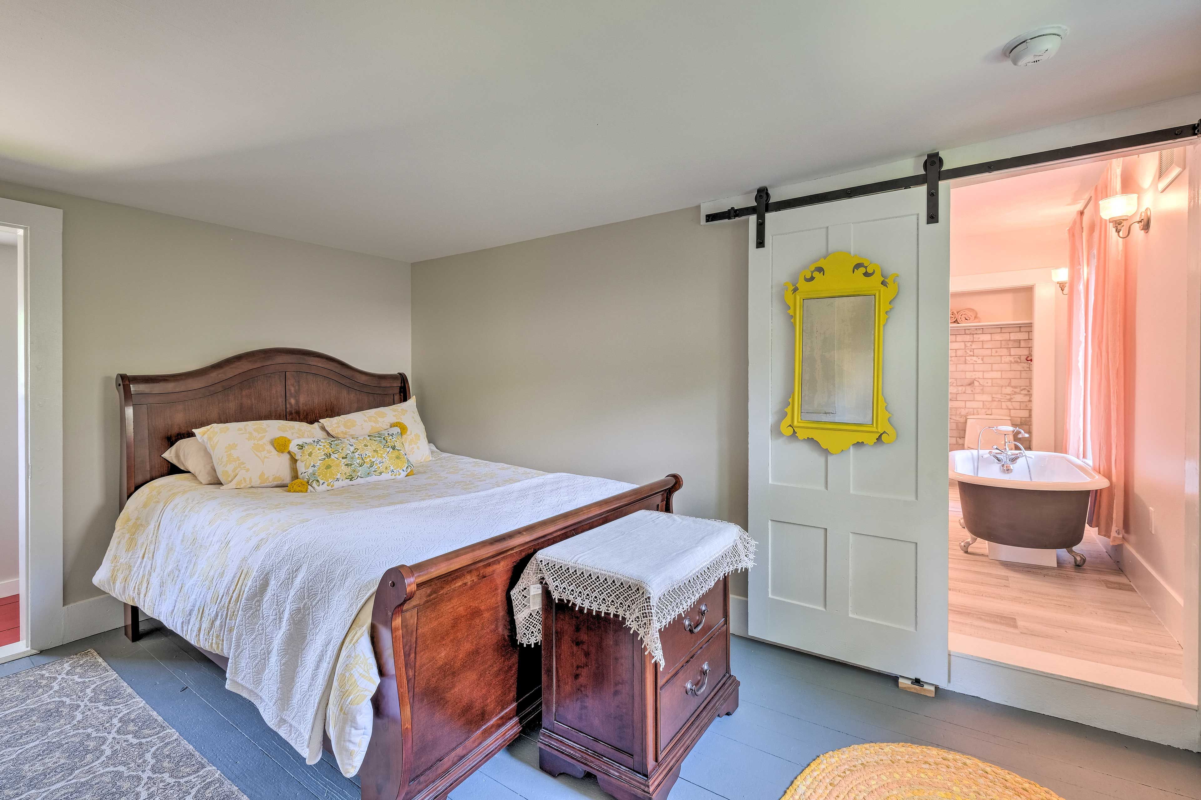 Bedroom 2 | Queen Bed