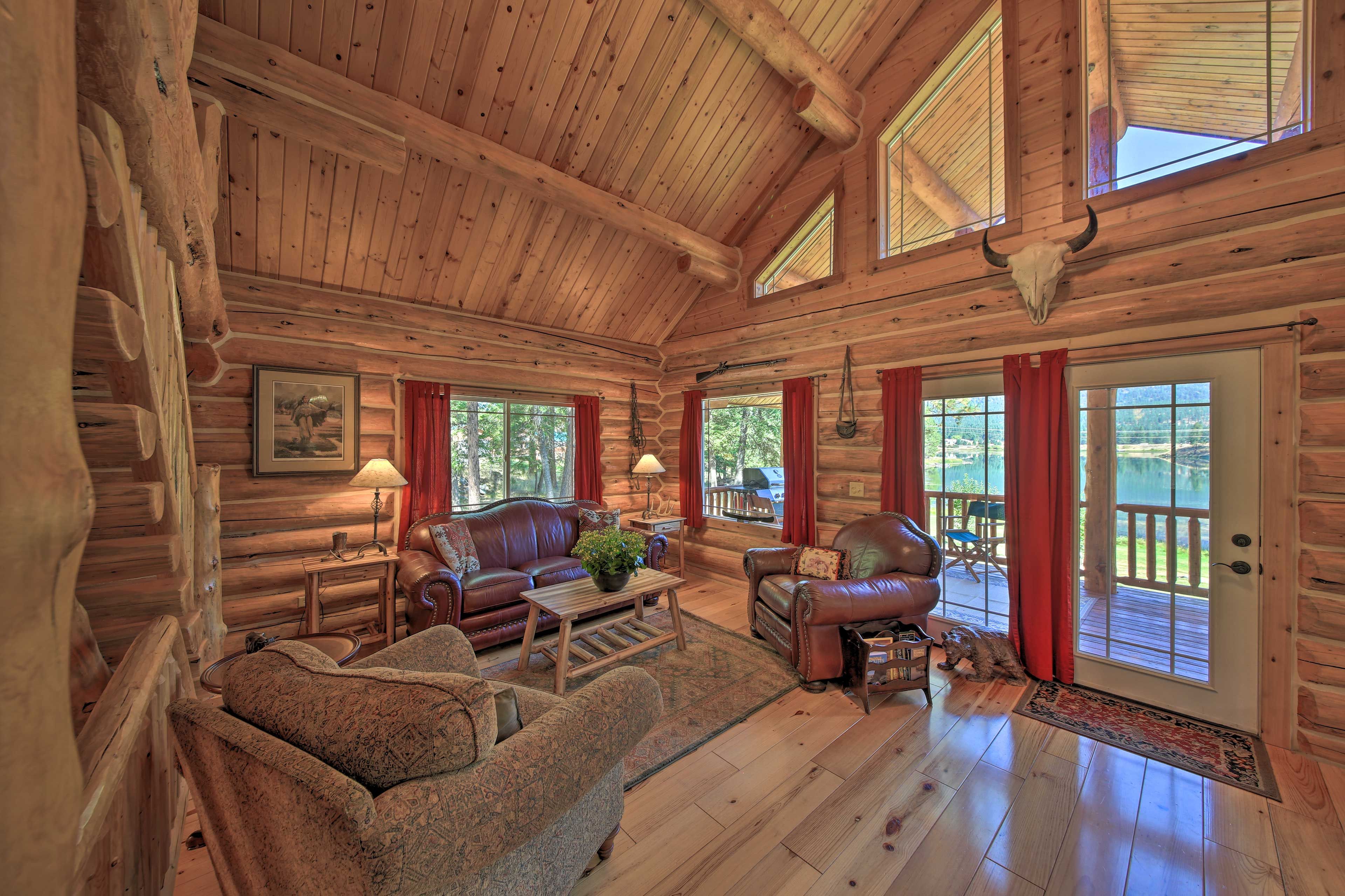 Living Room | Free WiFi | Smart TV | Portable A/C Unit
